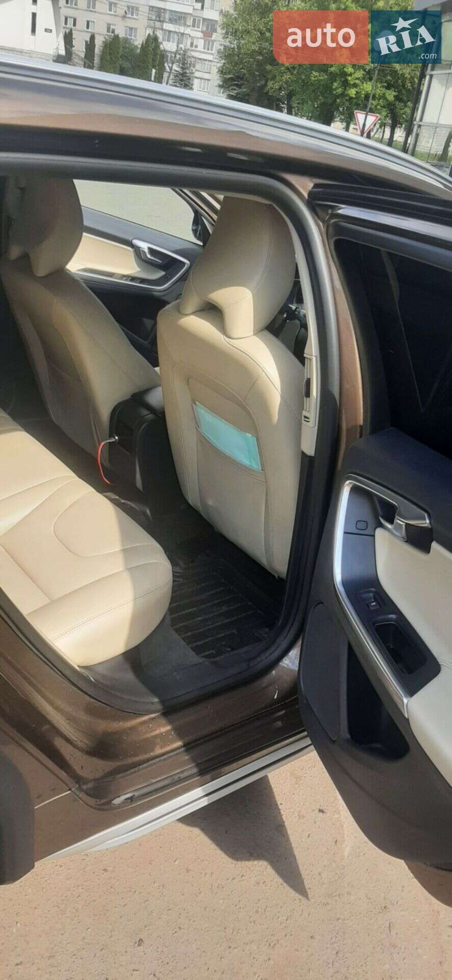 Volvo V60Cc 2017 VIN YV1FZARCDJ2050427 фото оголошення 12 з 52