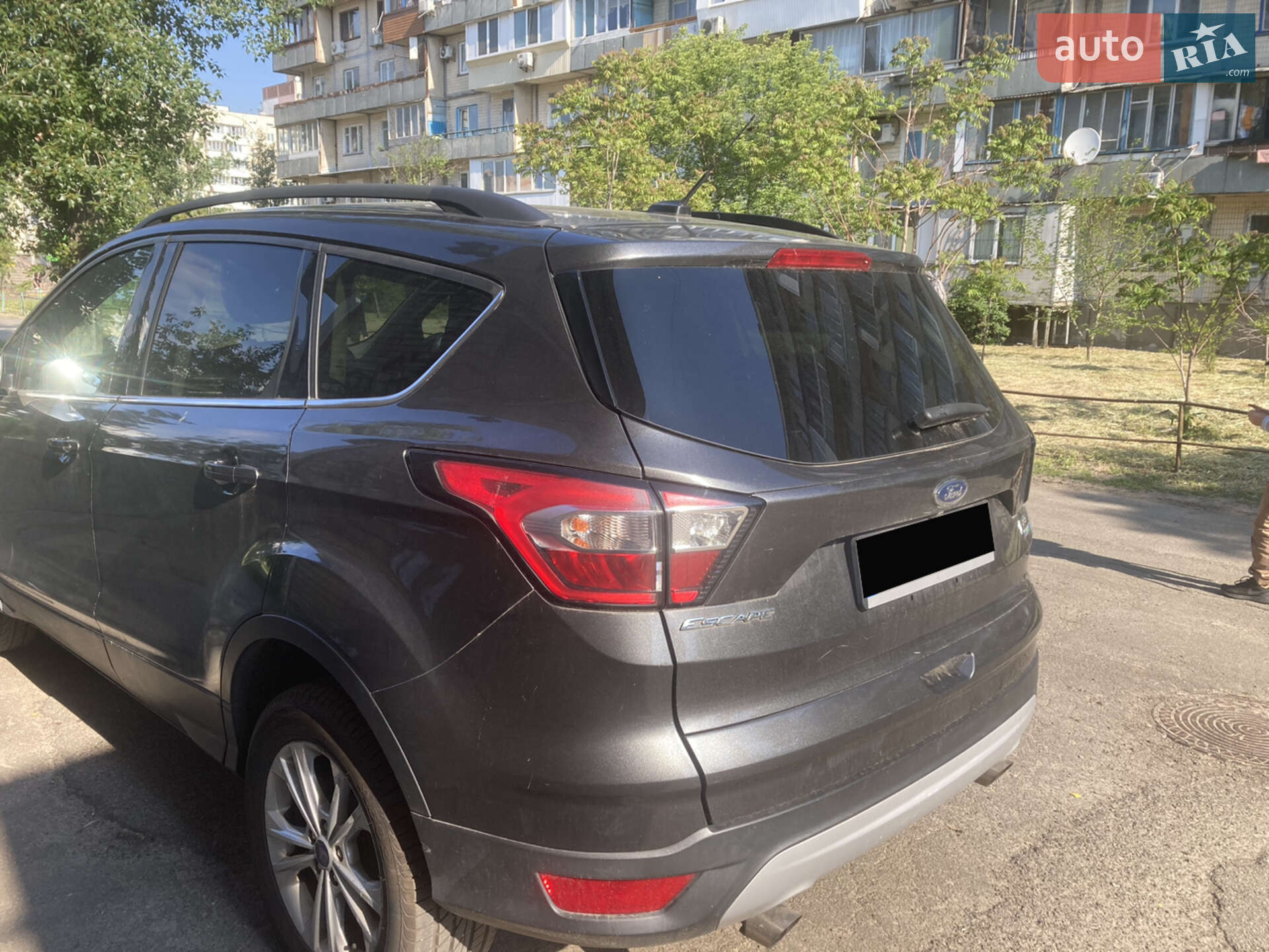 Ford Escape 2018 VIN 1FMCU9G92JUC13645 фото оголошення 2 з 8