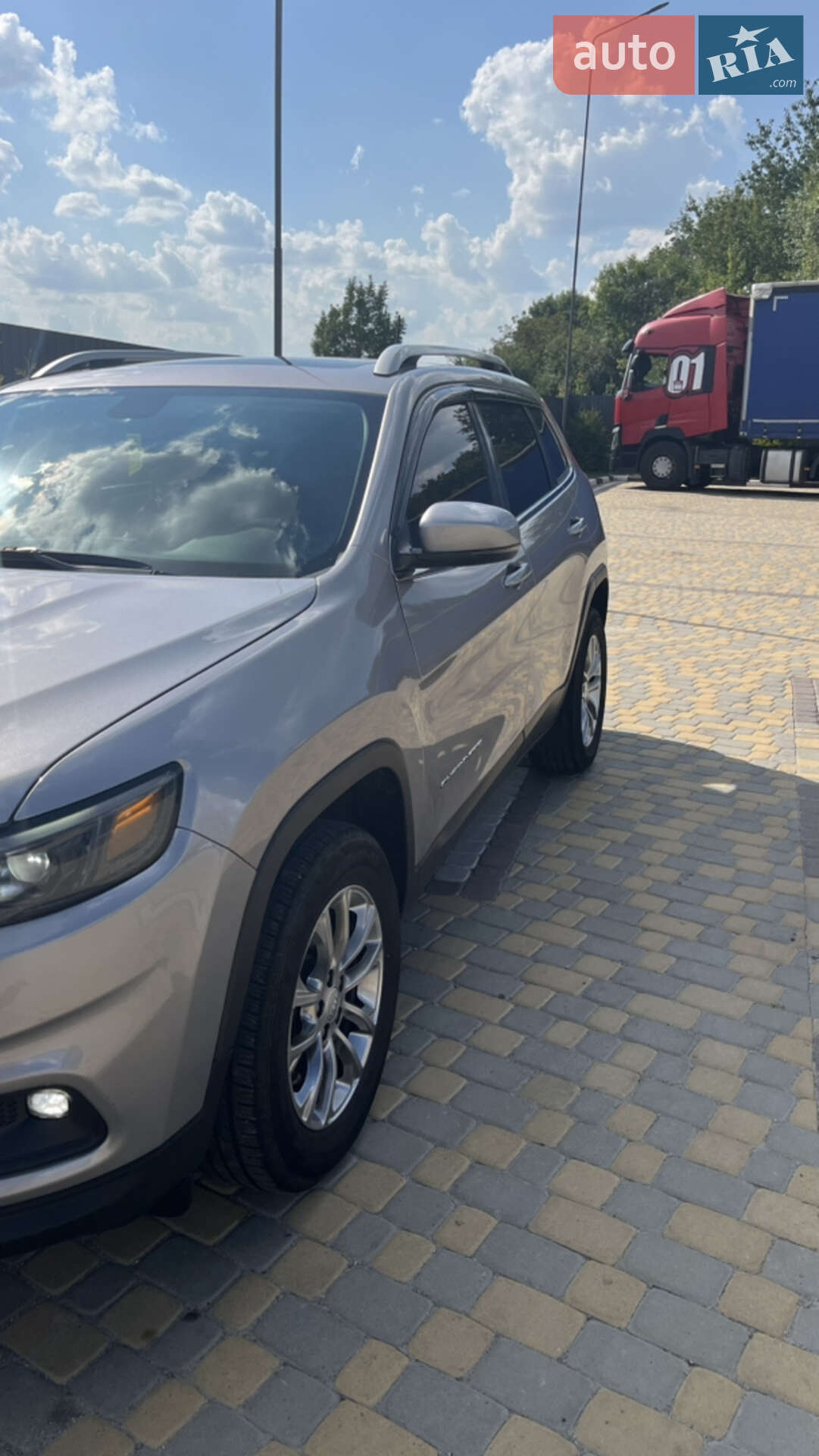 Jeep Cherokee 2019 VIN 1C4PJMLB0KD104290 фото оголошення 4 з 35