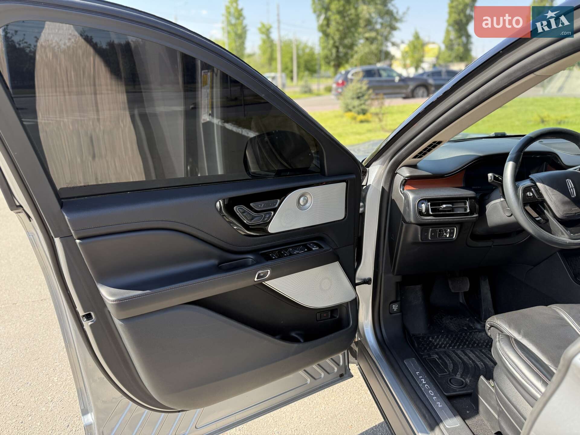 Lincoln Aviator 2020 VIN 5LM5J7XC3LGL26309 фото оголошення 12 з 23