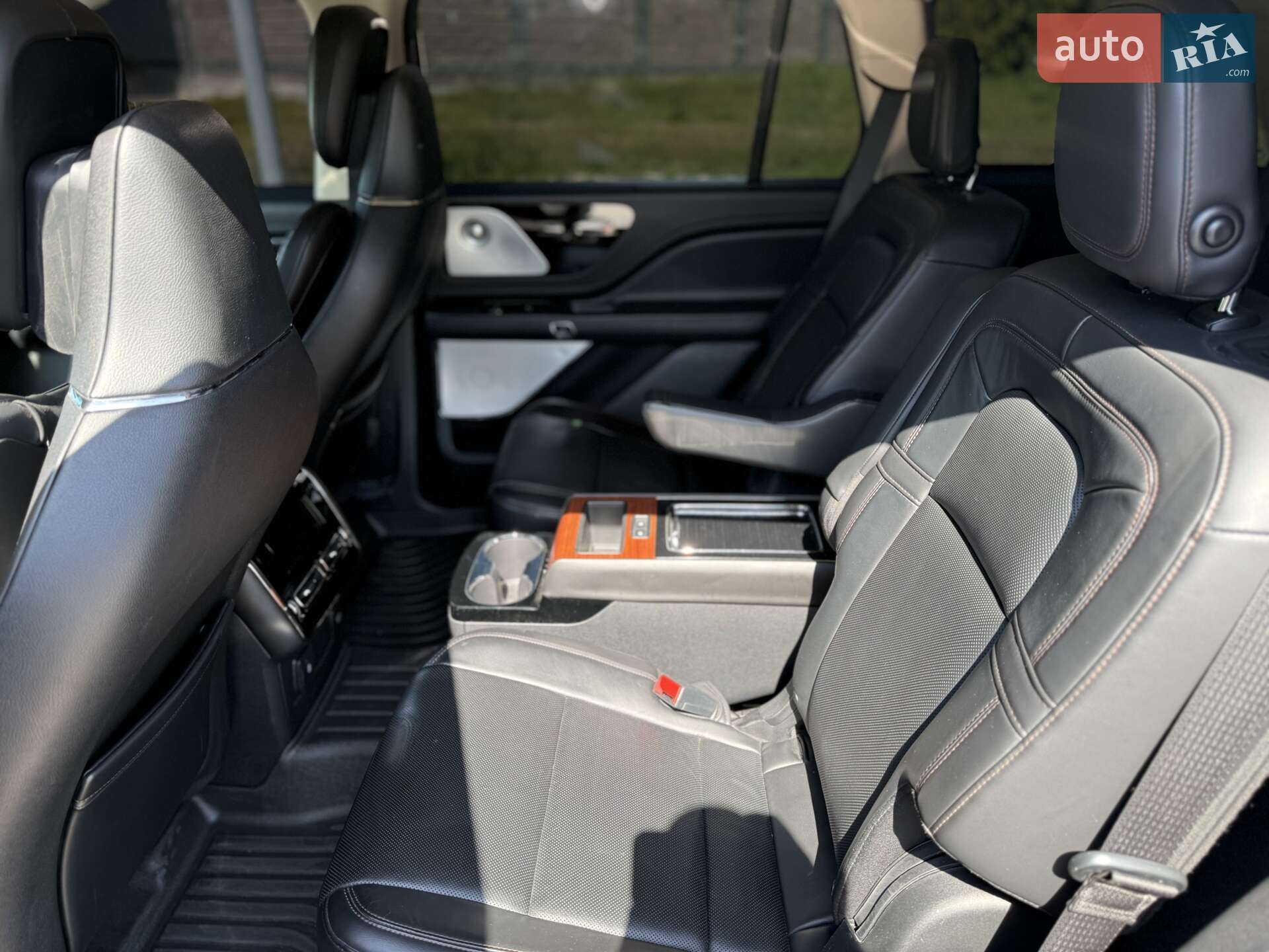 Lincoln Aviator 2020 VIN 5LM5J7XC3LGL26309 фото оголошення 16 з 23