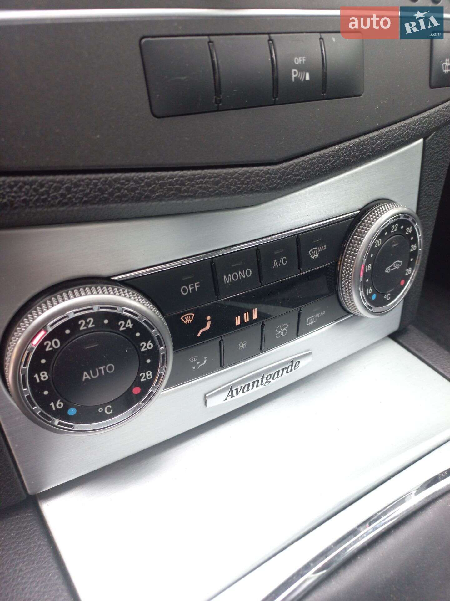 Mercedes-Benz C-Class 2010 VIN WDD2040021A424567 фото оголошення 12 з 39
