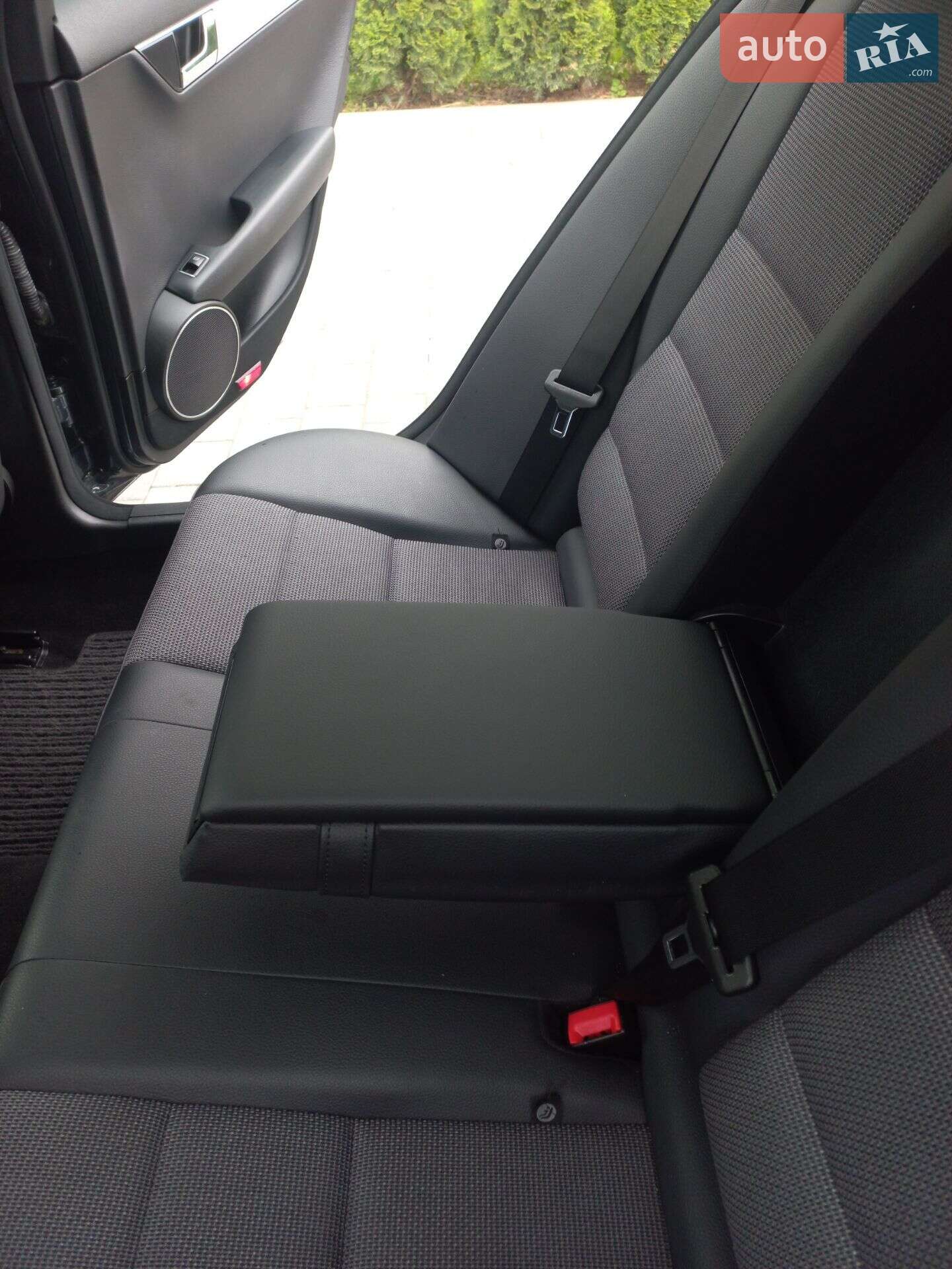 Mercedes-Benz C-Class 2010 VIN WDD2040021A424567 фото оголошення 35 з 39