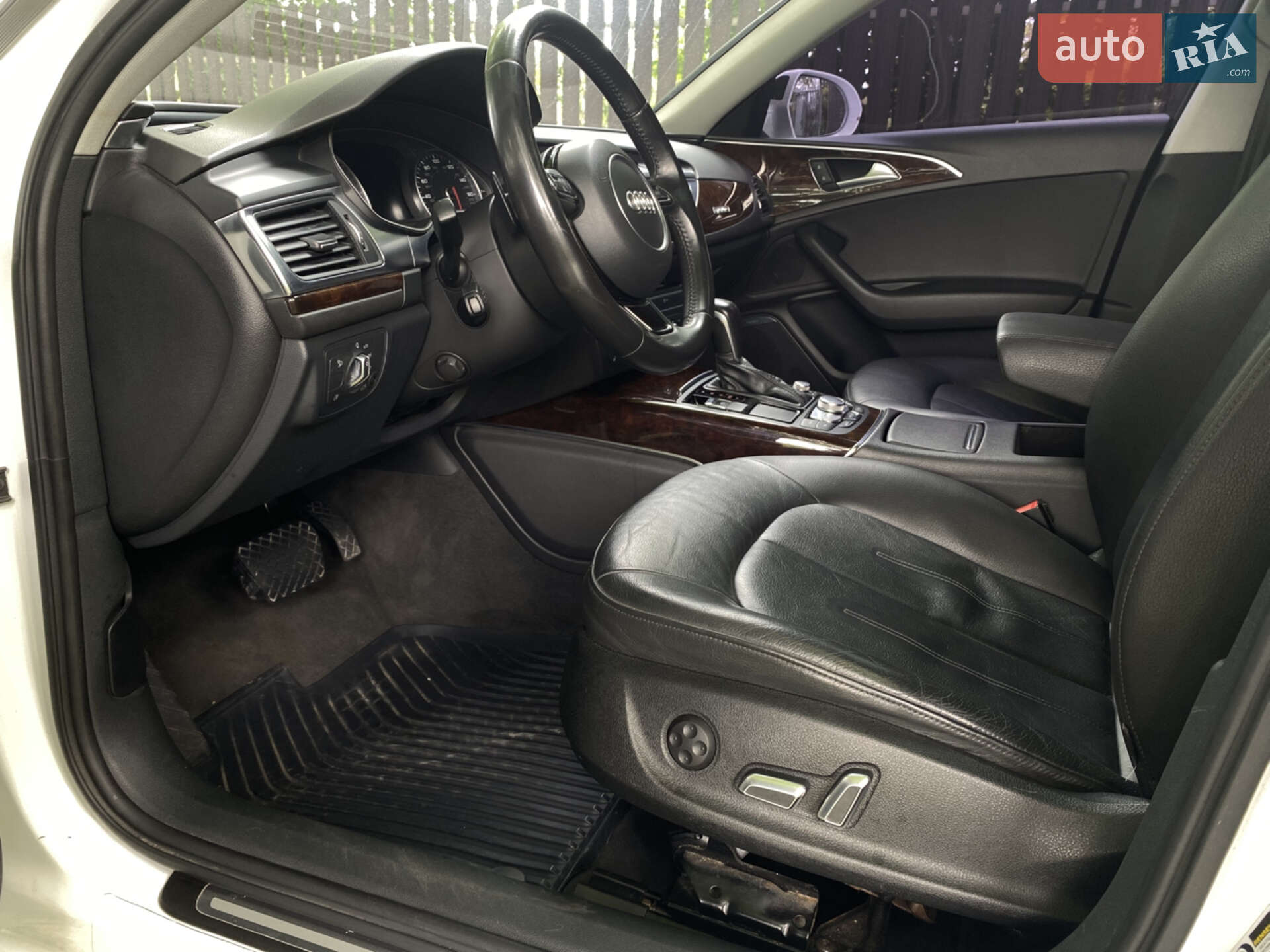 Audi A6 2015 VIN WAUFGAFC9GN004989 фото оголошення 8 з 18