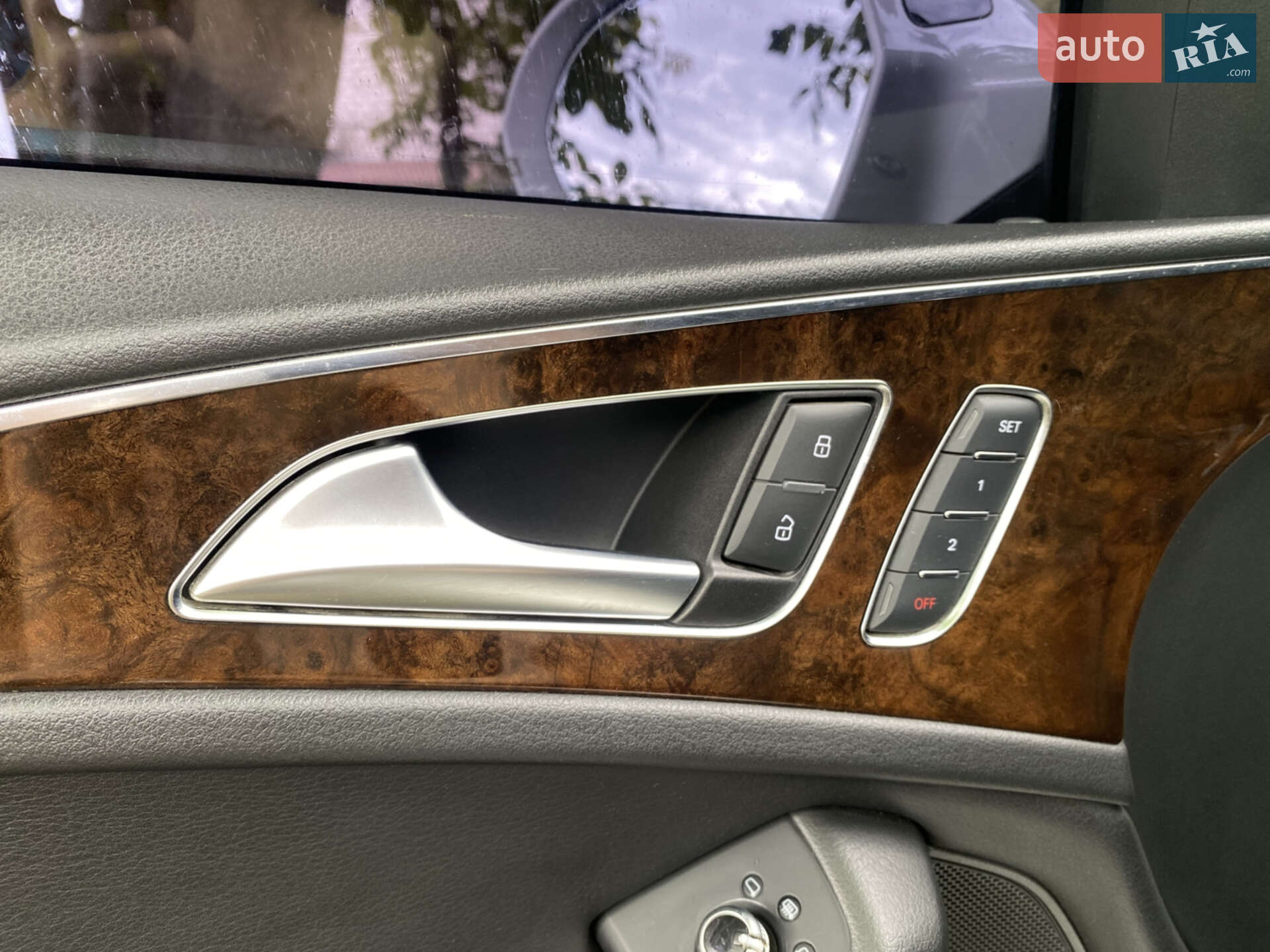 Audi A6 2015 VIN WAUFGAFC9GN004989 фото оголошення 10 з 18