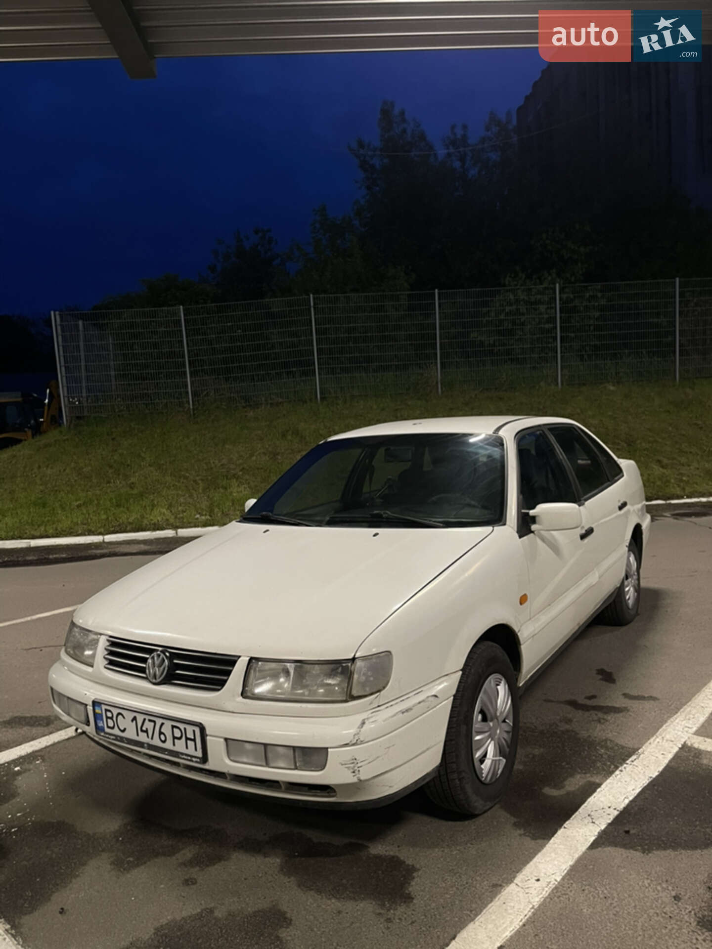 Volkswagen Passat 1995 VIN WVWZZZ3AZTE076504 фото оголошення 2 з 12