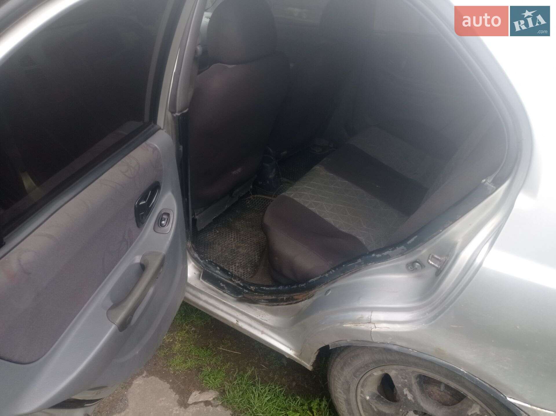 Hyundai Accent 2002 VIN KMHCG51FP2U151727 фото оголошення 6 з 10