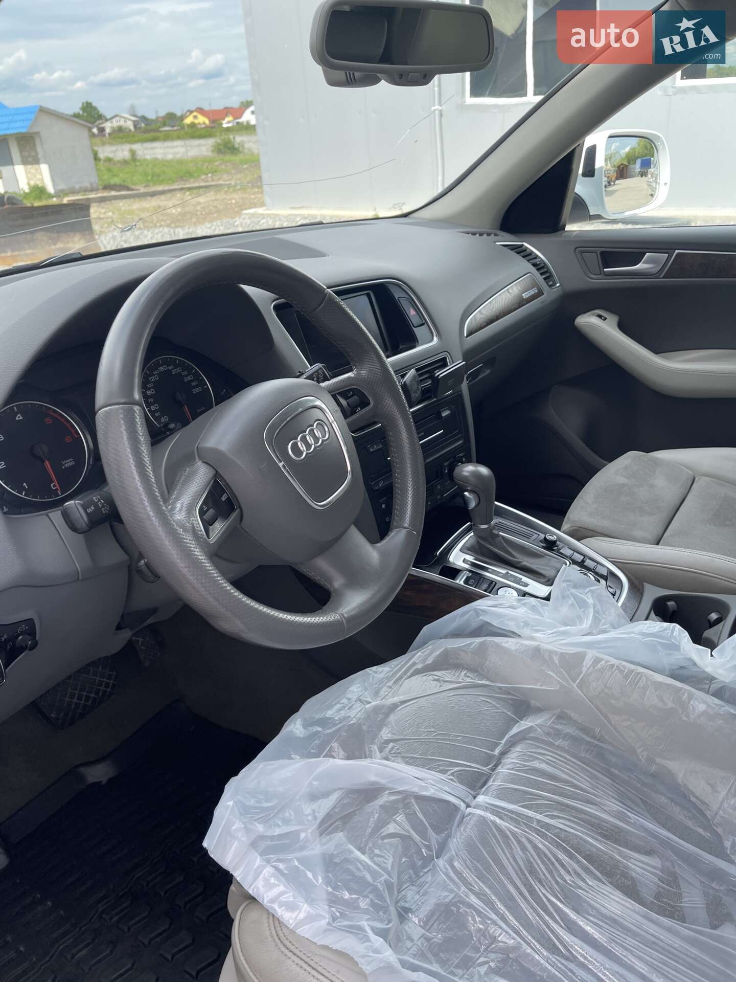 Audi Q5 2010 VIN WAUZZZ8R9AA050277 фото оголошення 4 з 11