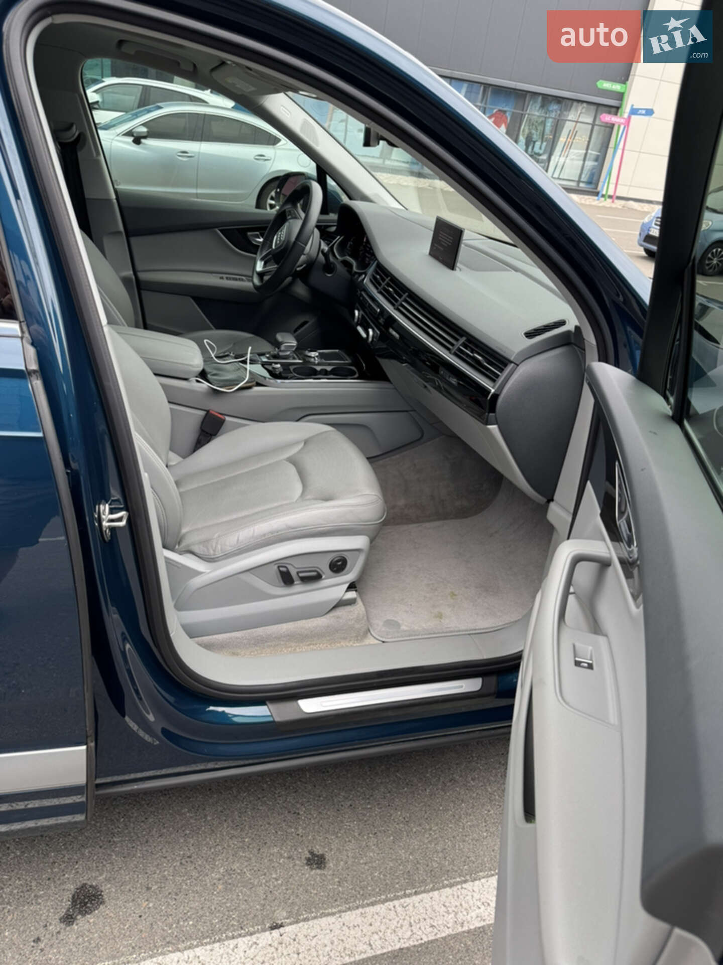Audi Q7 2017 VIN WA1VAAF78JD023902 фото оголошення 31 з 36
