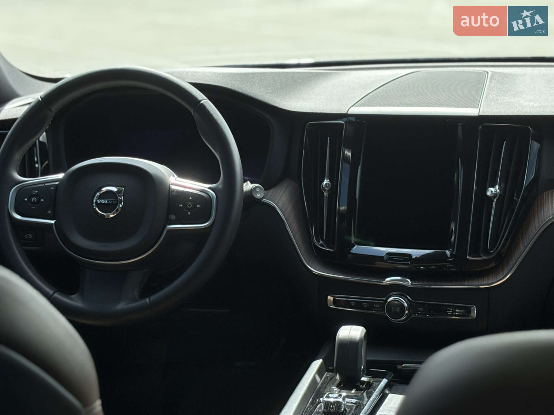 Volvo XC60 2022 VIN YV4L12DK2N1051287 фото оголошення 12 з 25