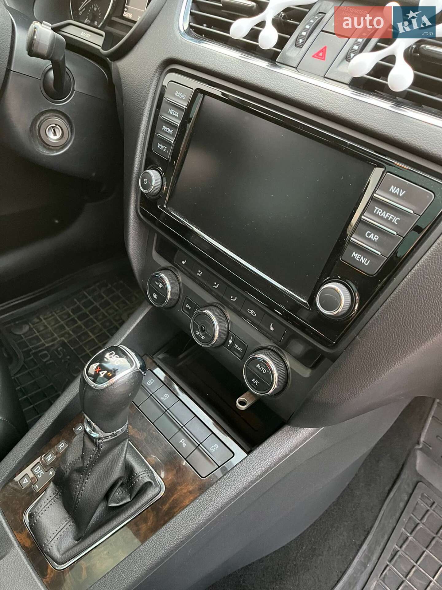 Skoda Octavia 2013 VIN TMBLD7NE0E0056154 фото оголошення 8 з 20