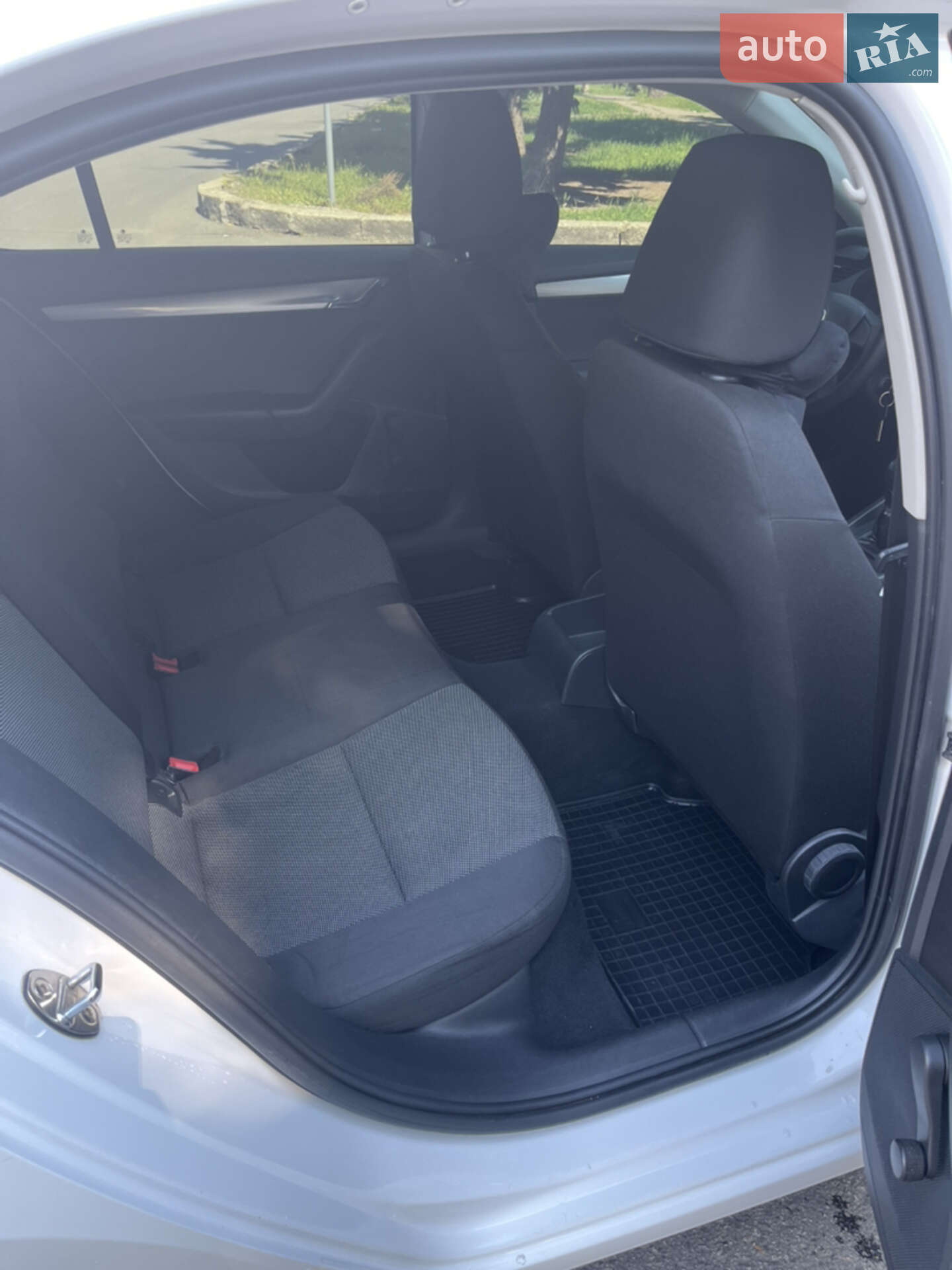 Skoda Octavia 2014 VIN TMBAC2NE4EB009372 фото оголошення 10 з 18