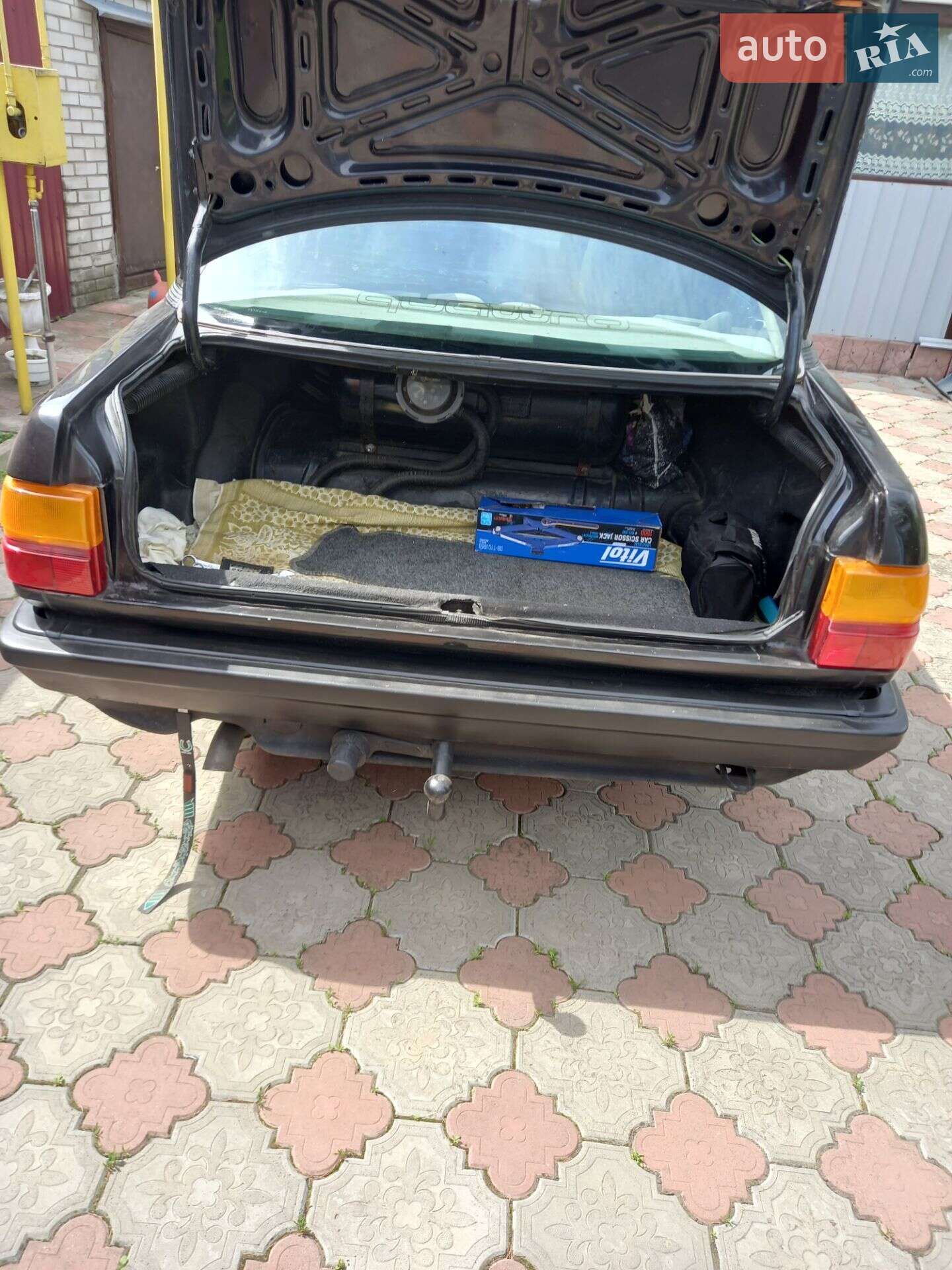 Audi 100 1989 VIN WAUZZZ44ZKN049017 фото оголошення 2 з 6