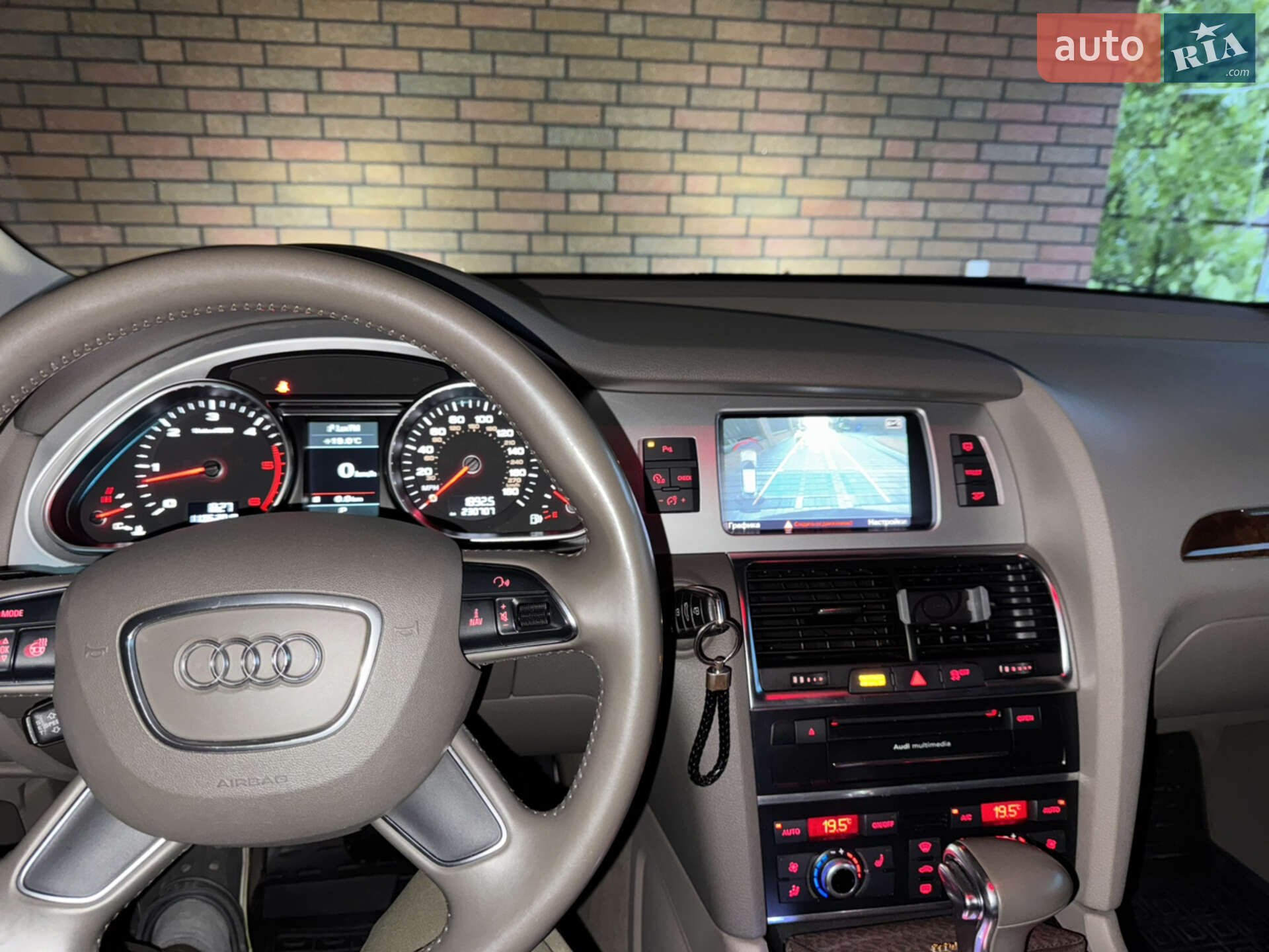Audi Q7 2013 VIN WA1LMAFE1DD010636 фото оголошення 12 з 18