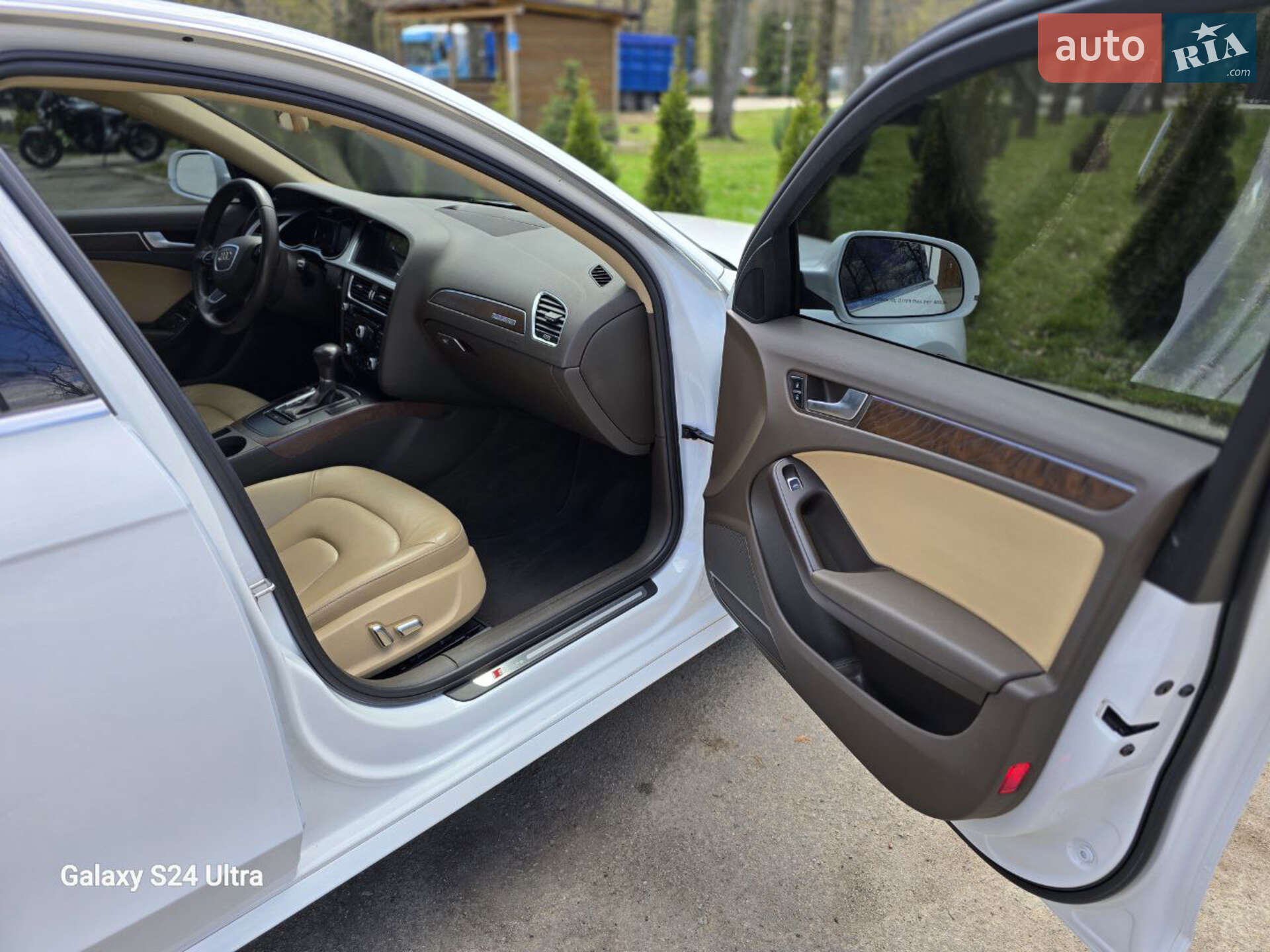 Audi A4 2015 VIN WAUBFAFL4FN036362 фото оголошення 12 з 20