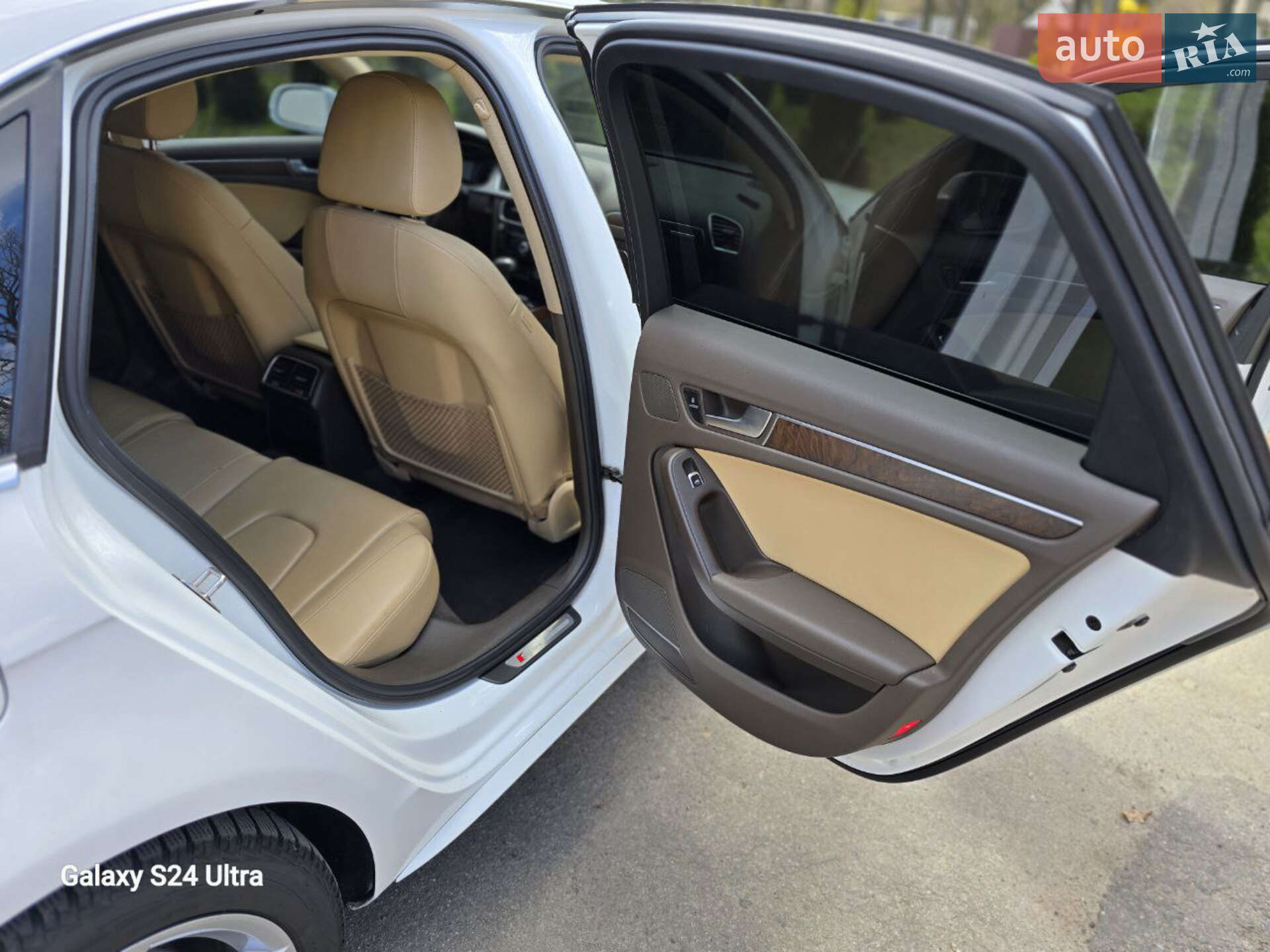 Audi A4 2015 VIN WAUBFAFL4FN036362 фото оголошення 13 з 20