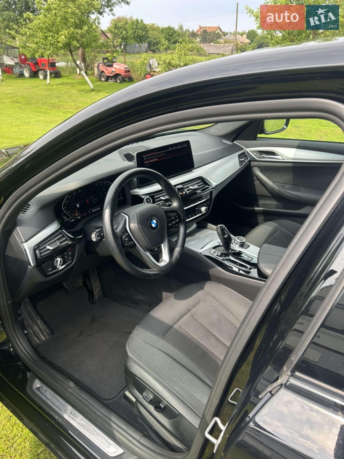 BMW 5 Series 2022 VIN WBA71AG0X0CK35184 фото оголошення 2 з 34