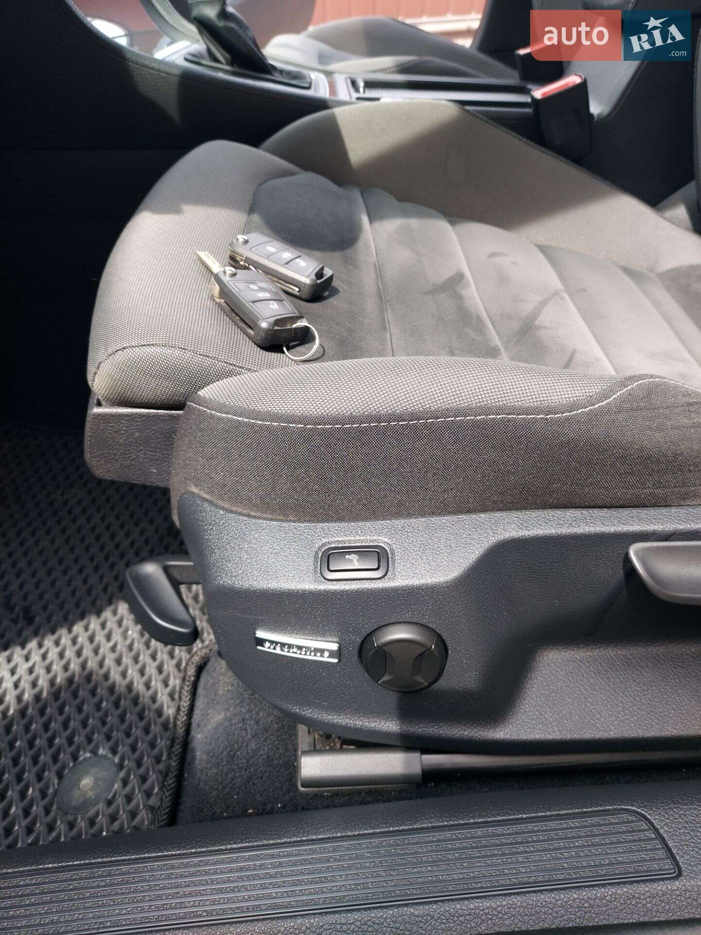 Volkswagen Golf 2017 VIN WVWZZZAUZJP548229 фото оголошення 18 з 28