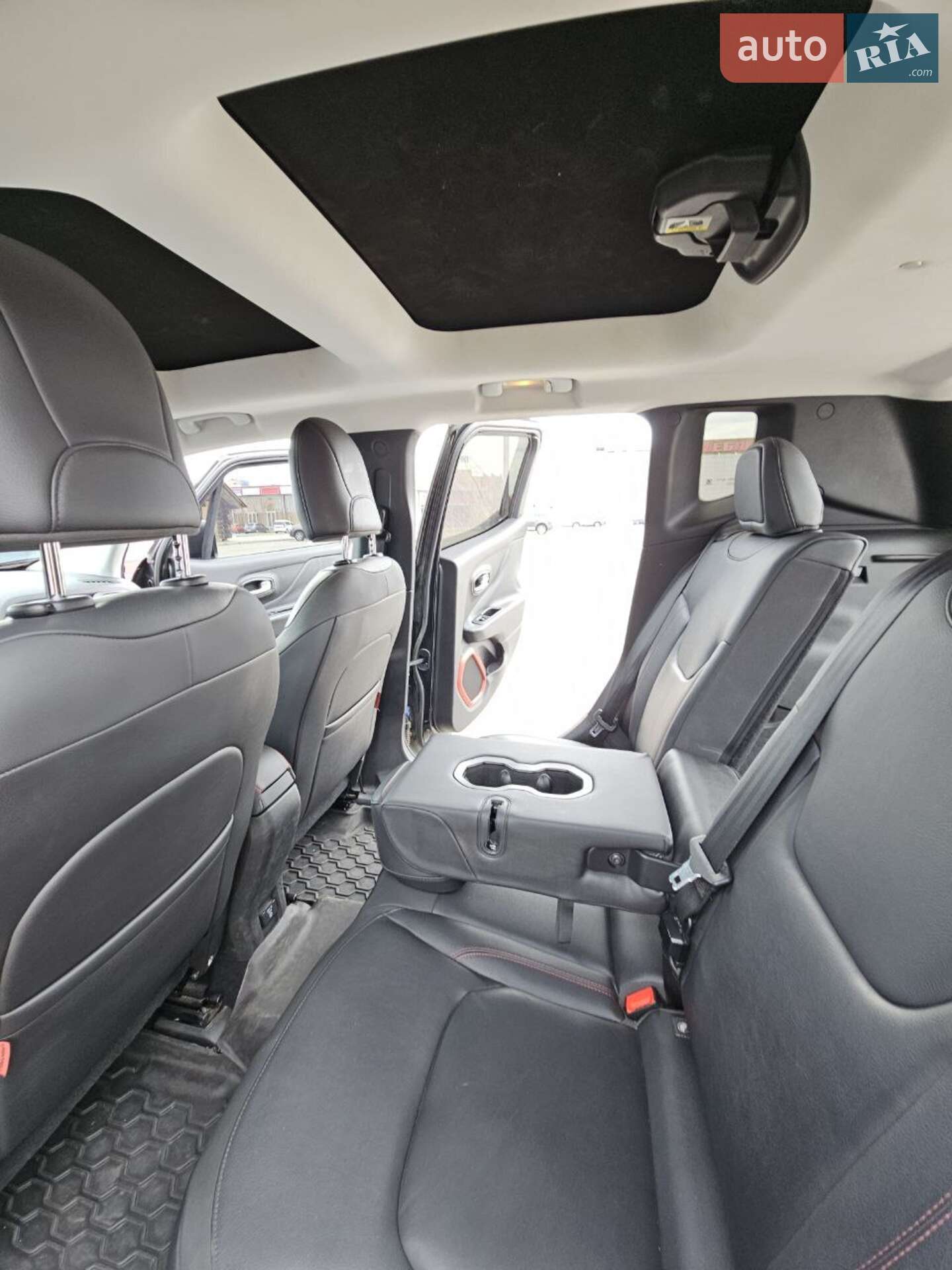 Jeep Renegade 2017 VIN ZACCJBCB2HPF81252 фото оголошення 6 з 15