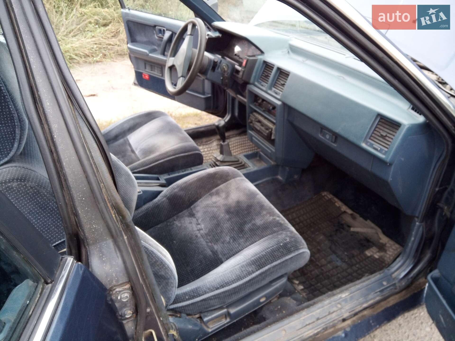 Nissan Bluebird 1986 VIN JN10FNT12U0115693 фото оголошення 2 з 9