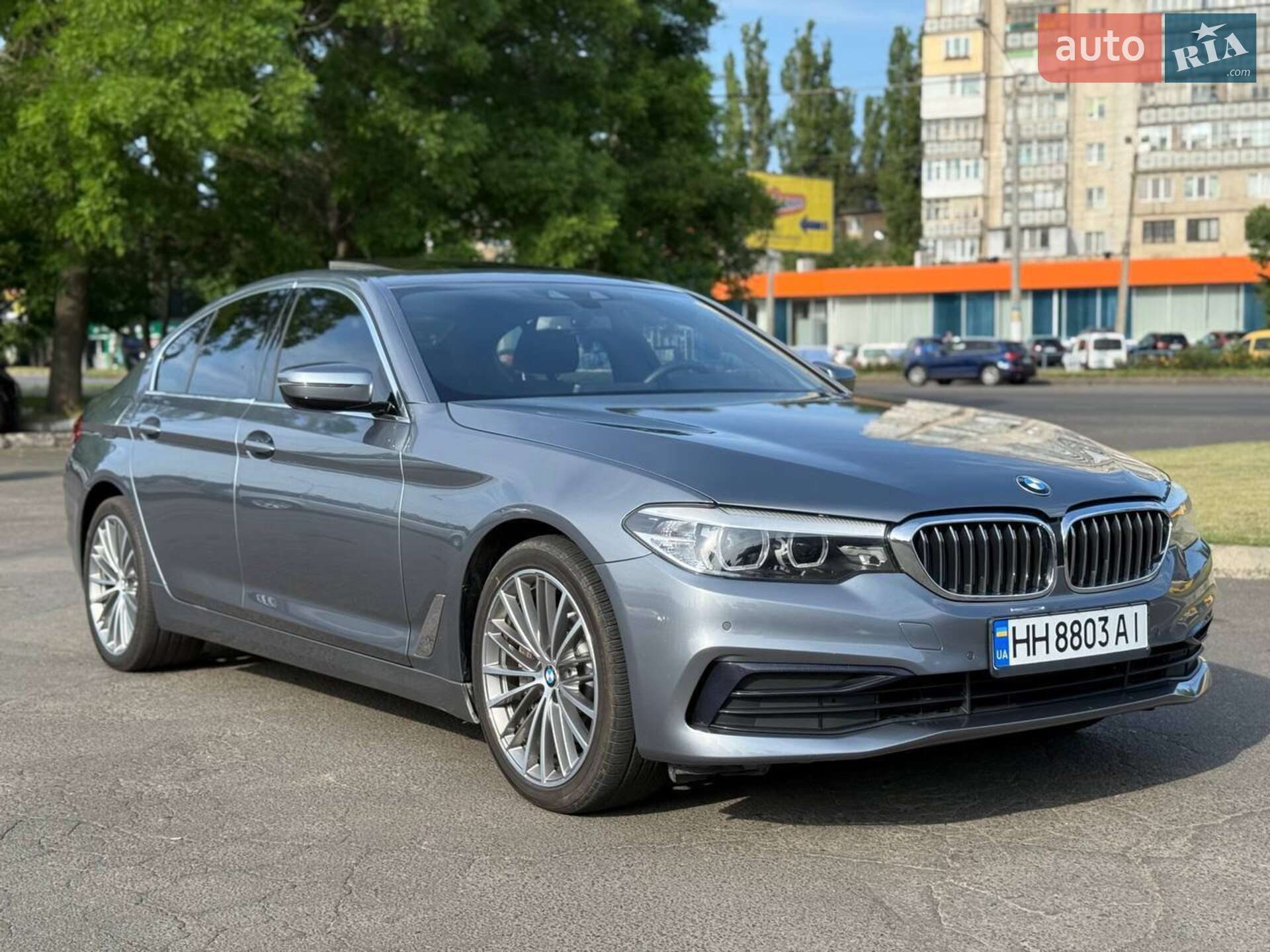 BMW 5 Series 2019 VIN WBAJA5C56KBX49041 фото оголошення 8 з 33