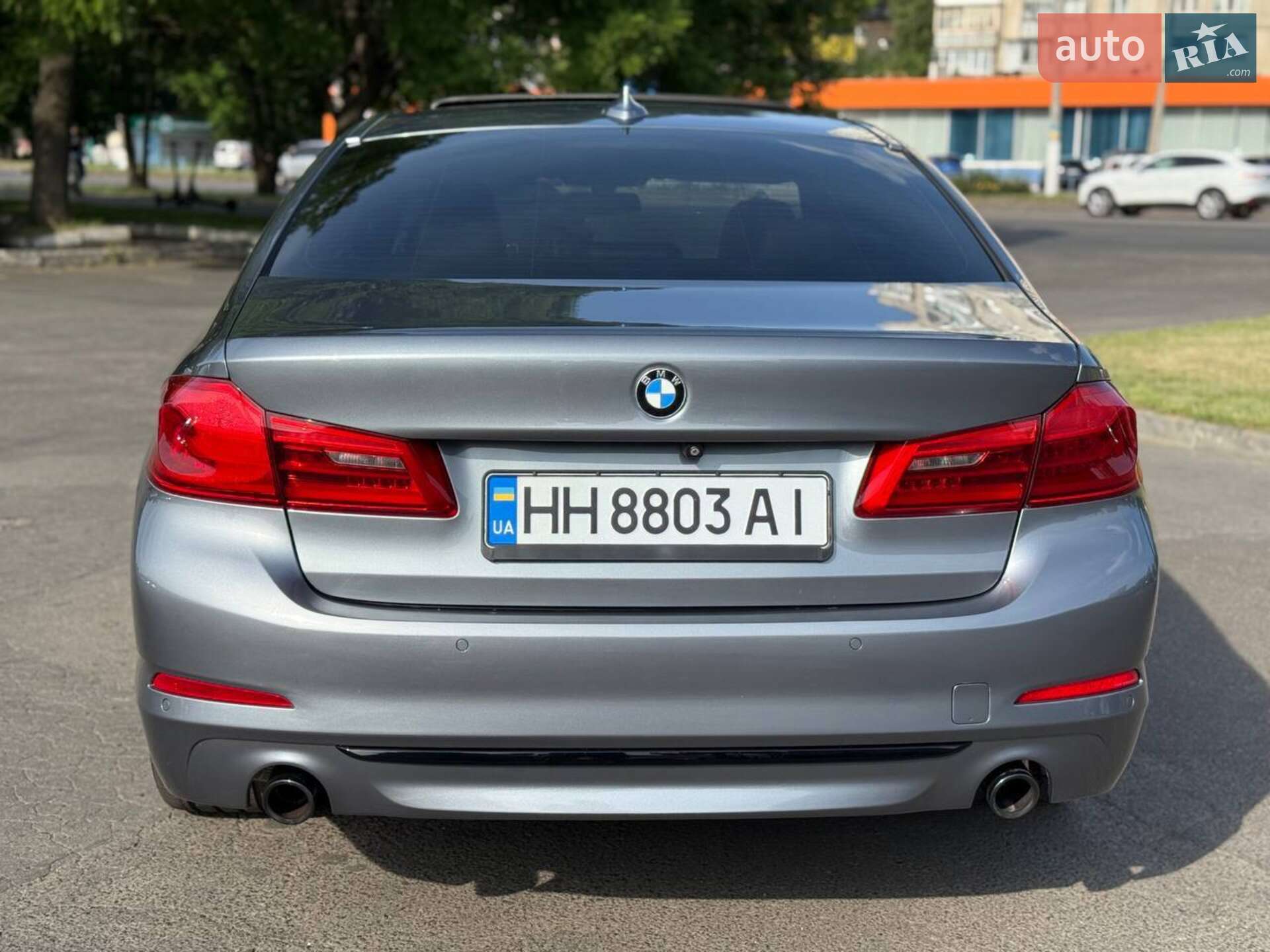 BMW 5 Series 2019 VIN WBAJA5C56KBX49041 фото оголошення 10 з 33
