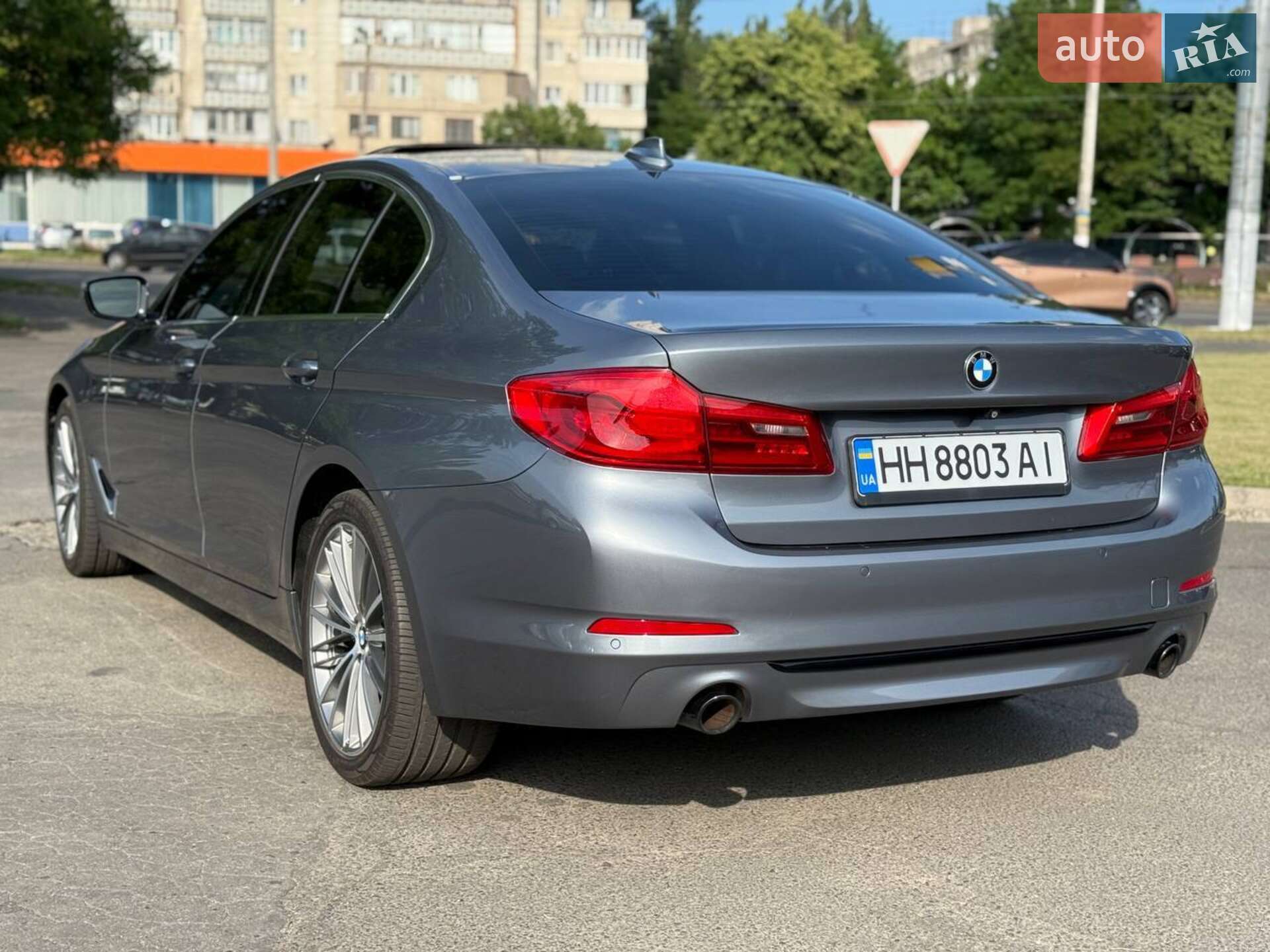 BMW 5 Series 2019 VIN WBAJA5C56KBX49041 фото оголошення 9 з 33