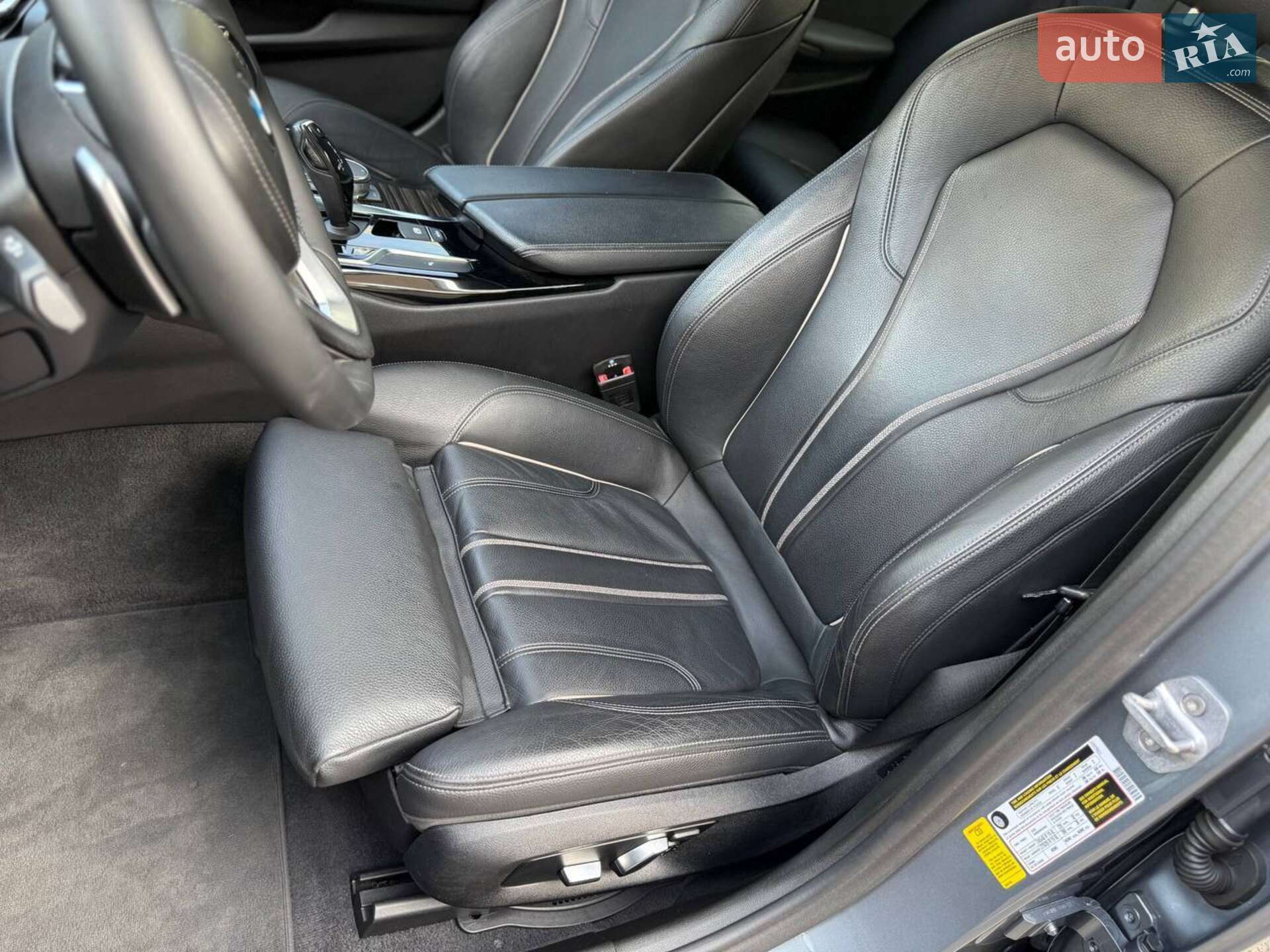 BMW 5 Series 2019 VIN WBAJA5C56KBX49041 фото оголошення 18 з 33