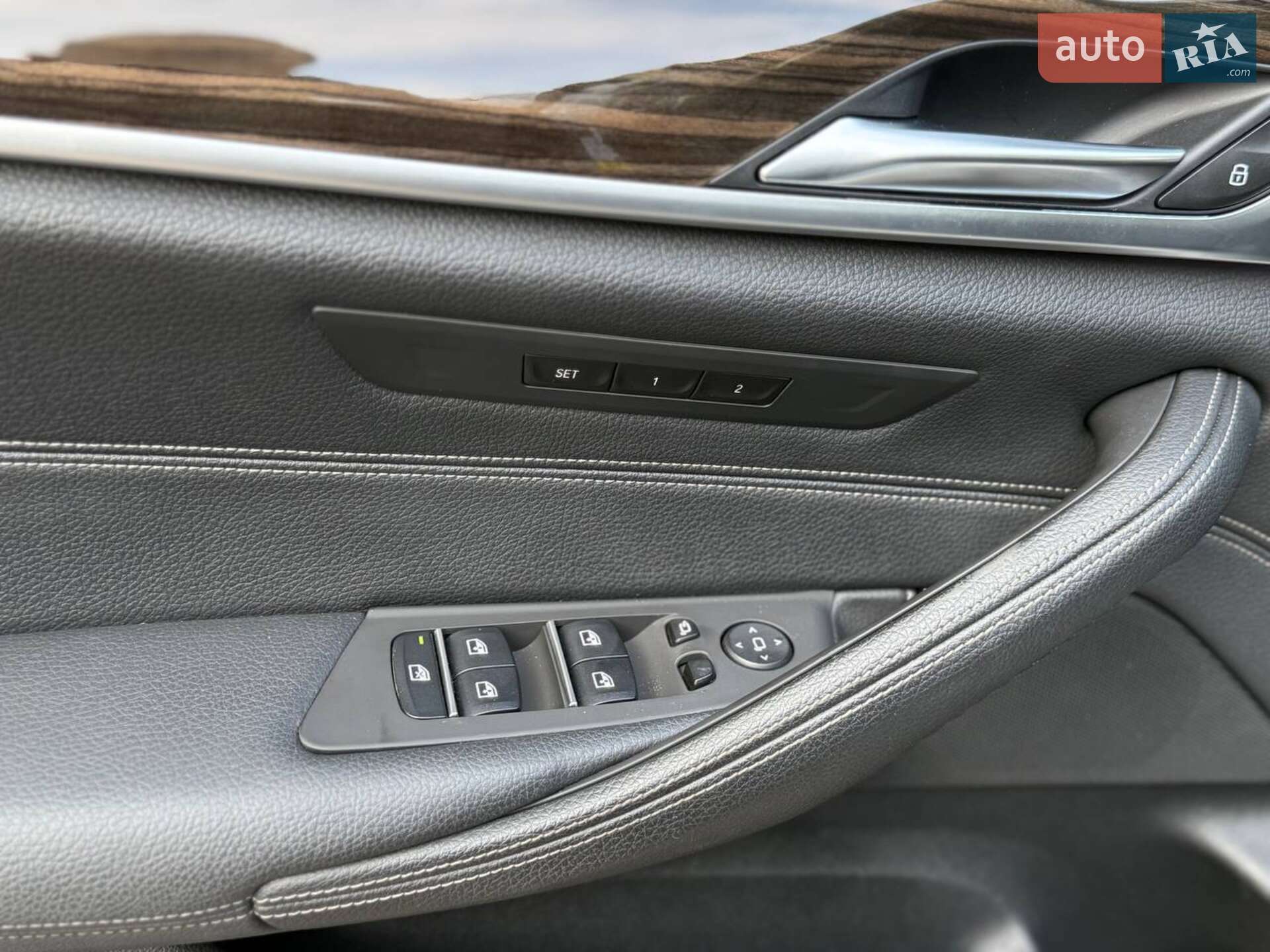 BMW 5 Series 2019 VIN WBAJA5C56KBX49041 фото оголошення 19 з 33