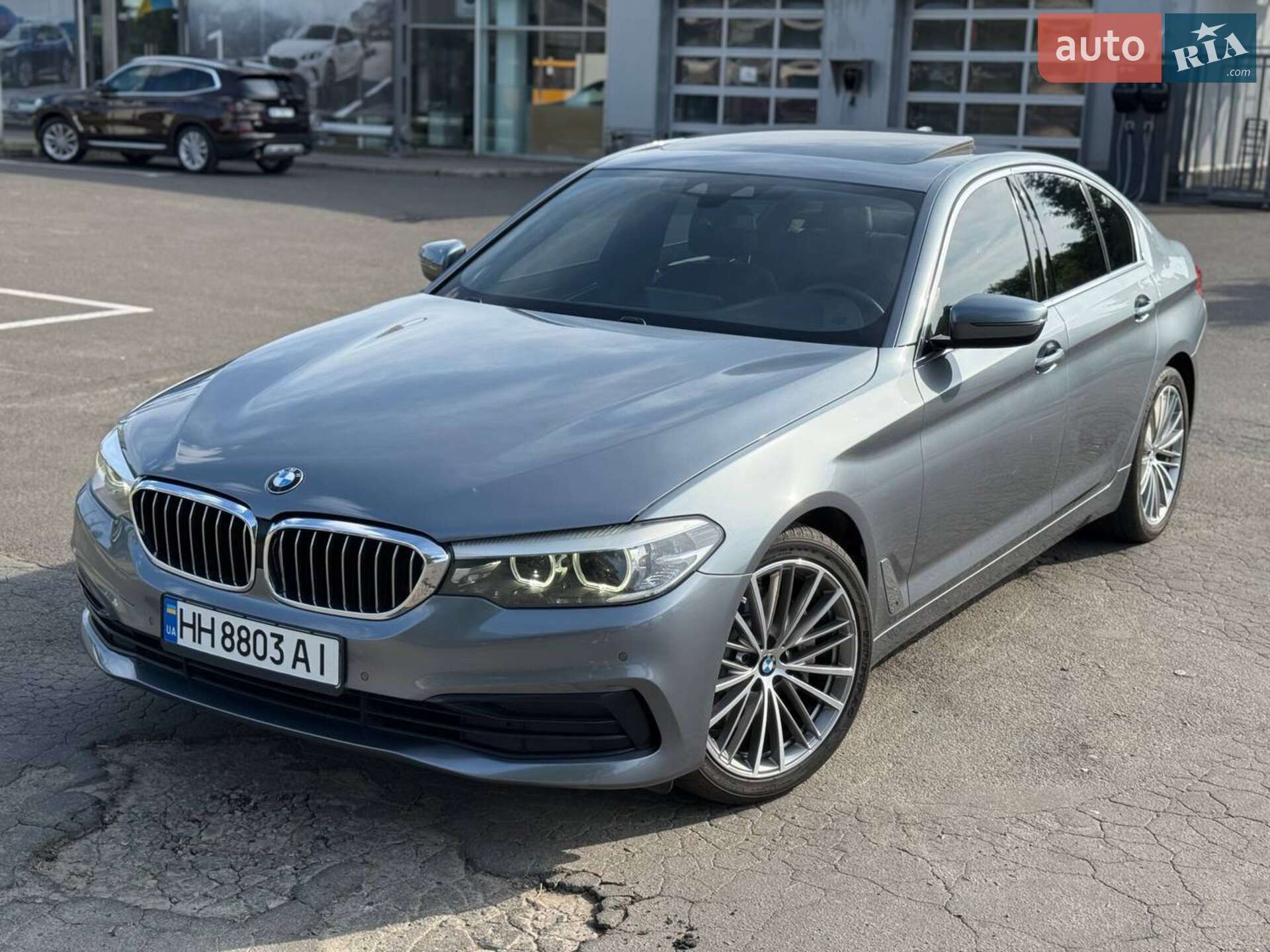 BMW 5 Series 2019 VIN WBAJA5C56KBX49041 фото оголошення 7 з 33