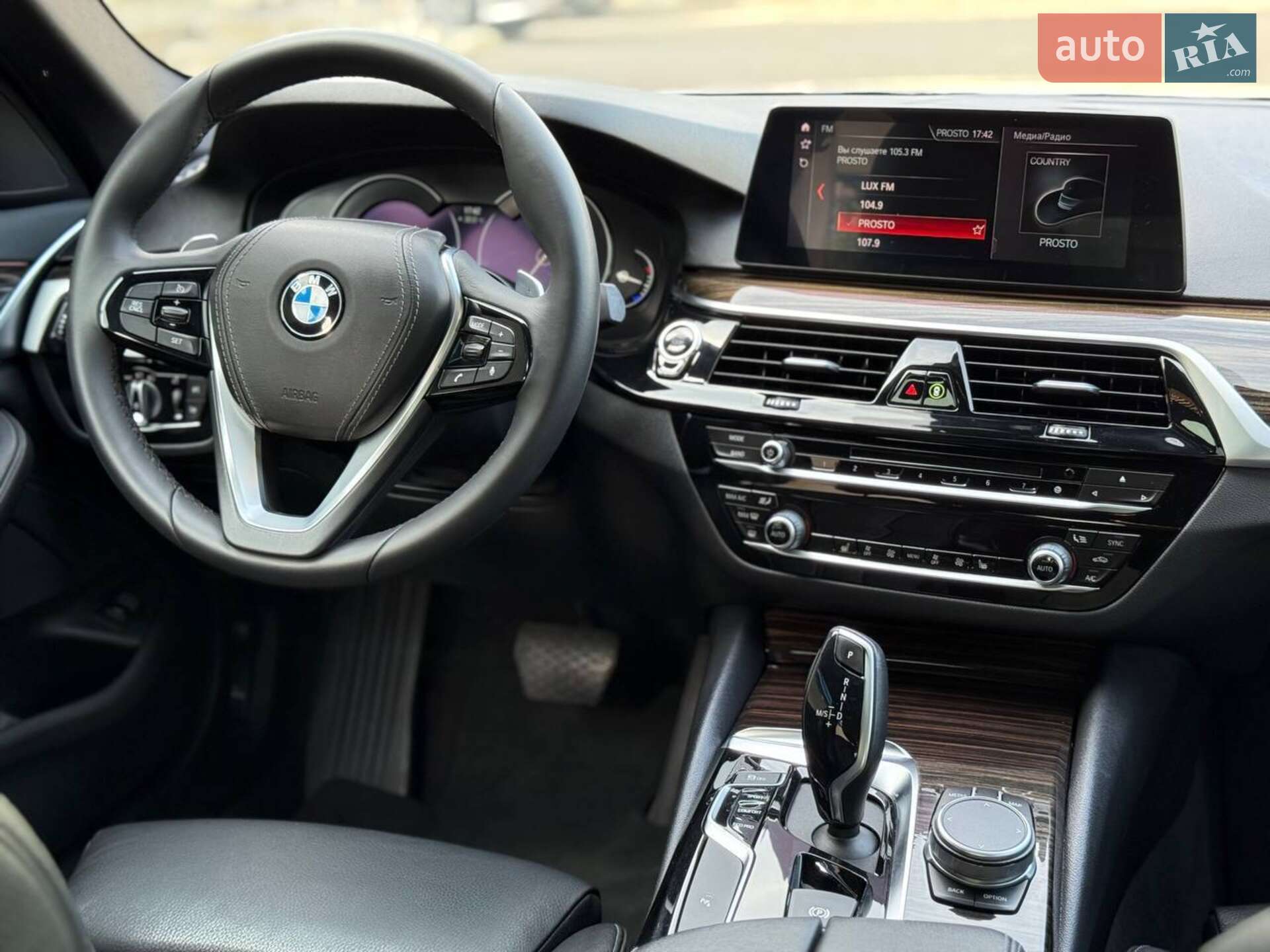 BMW 5 Series 2019 VIN WBAJA5C56KBX49041 фото оголошення 14 з 33