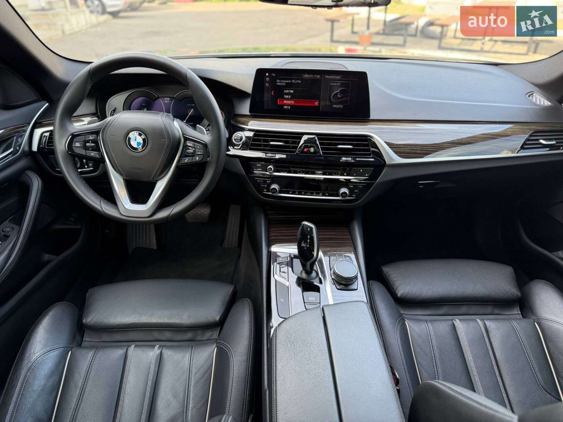BMW 5 Series 2019 VIN WBAJA5C56KBX49041 фото оголошення 4 з 33