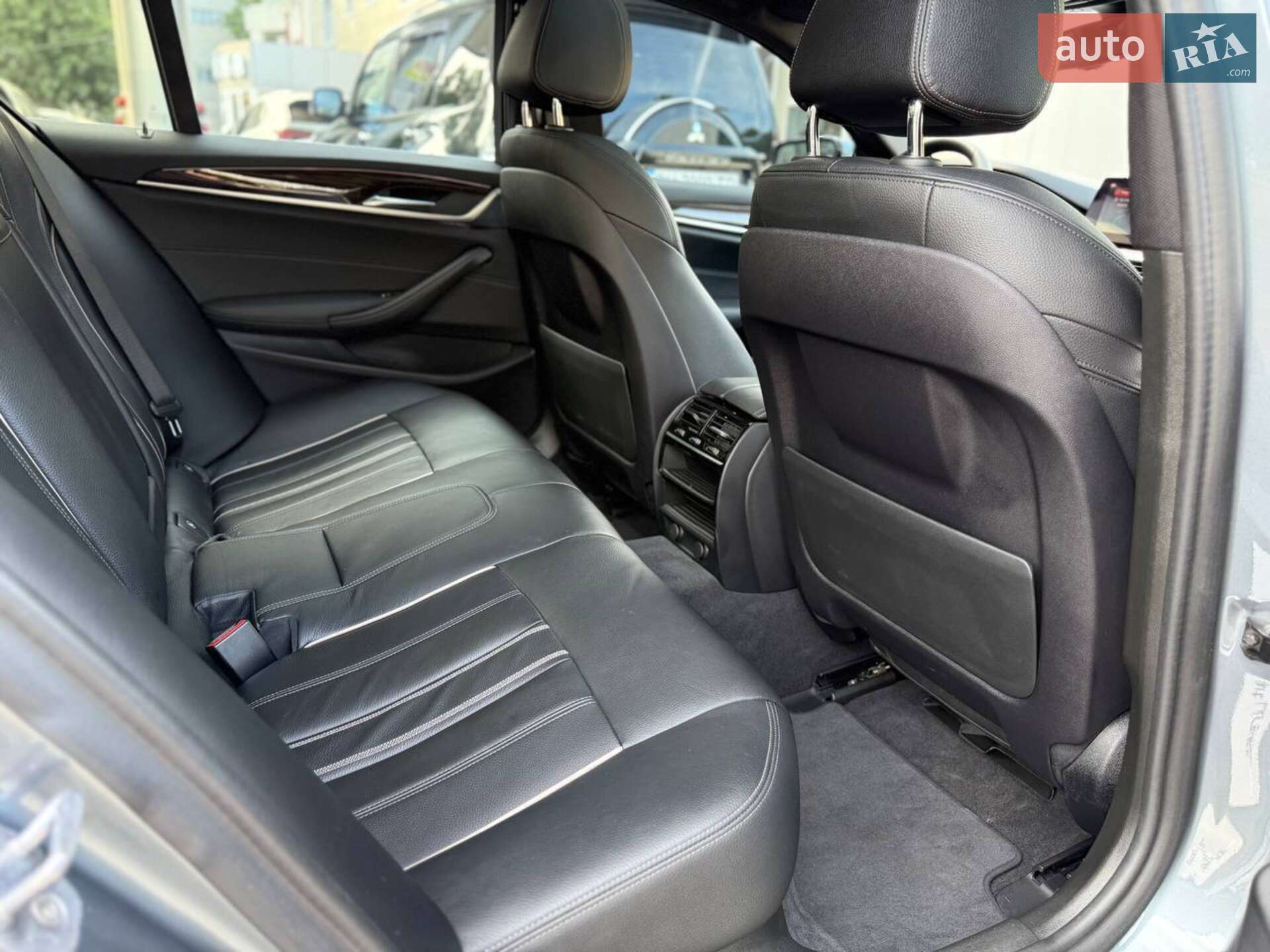 BMW 5 Series 2019 VIN WBAJA5C56KBX49041 фото оголошення 30 з 33
