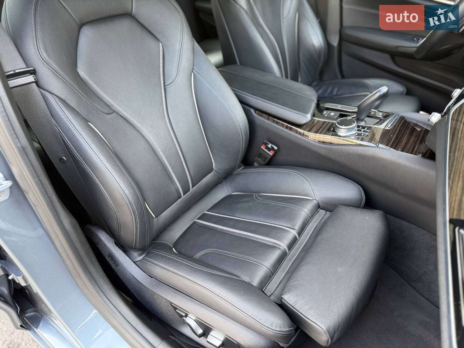 BMW 5 Series 2019 VIN WBAJA5C56KBX49041 фото оголошення 28 з 33