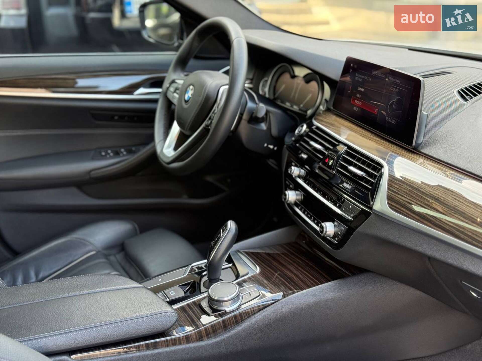 BMW 5 Series 2019 VIN WBAJA5C56KBX49041 фото оголошення 26 з 33