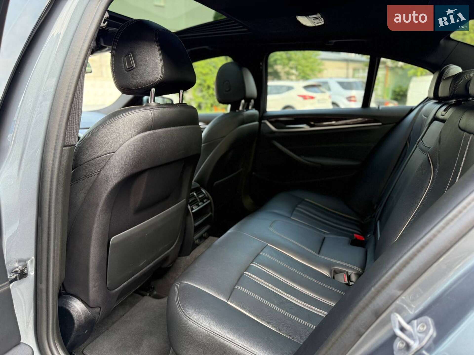 BMW 5 Series 2019 VIN WBAJA5C56KBX49041 фото оголошення 29 з 33
