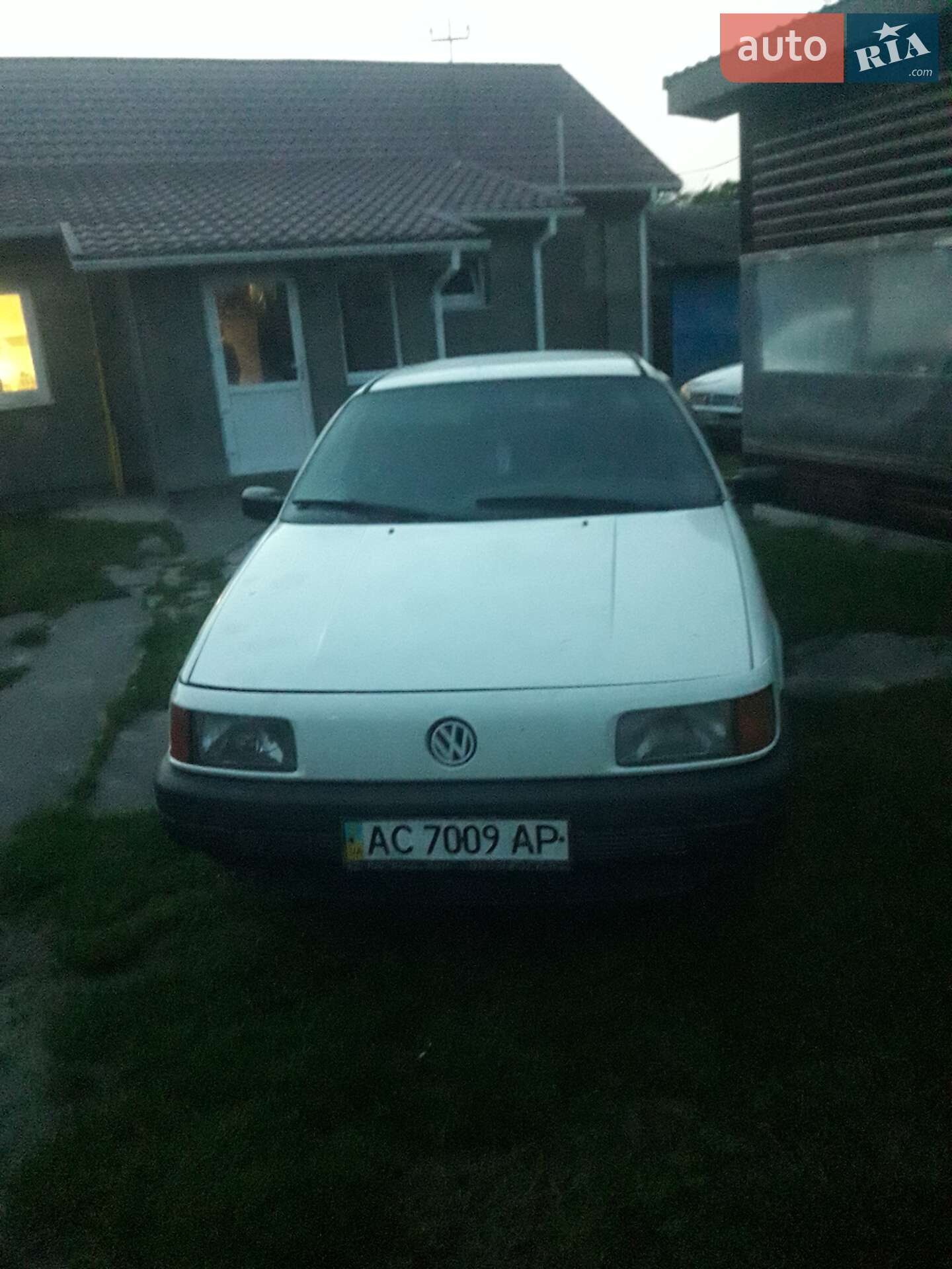 Volkswagen Passat 1990 VIN WVWZZZ31ZLB294670 фото оголошення 2 з 3