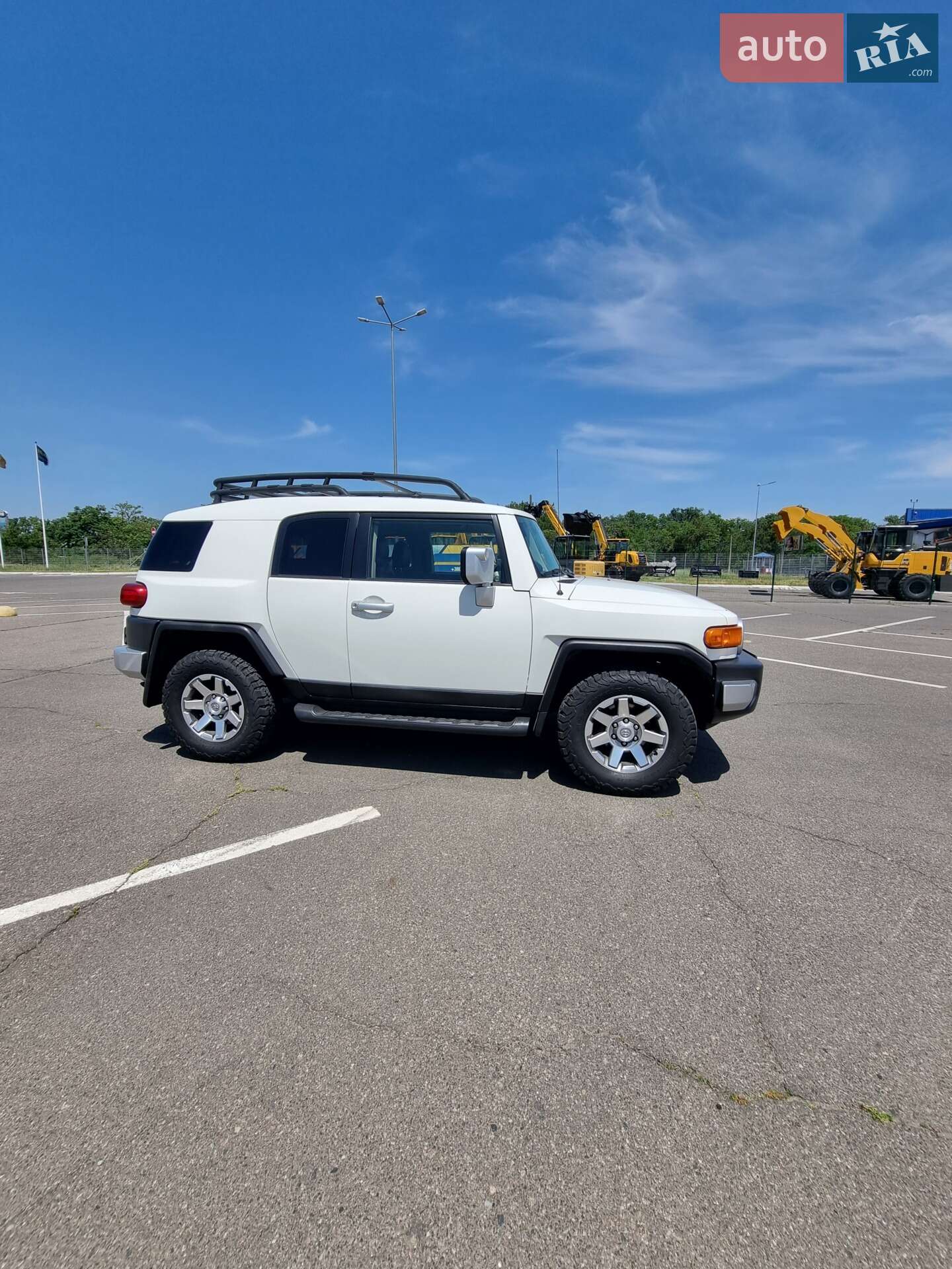 Toyota FJ Cruiser 2013 VIN JTEBU4BF9EK175862 фото оголошення 4 з 15