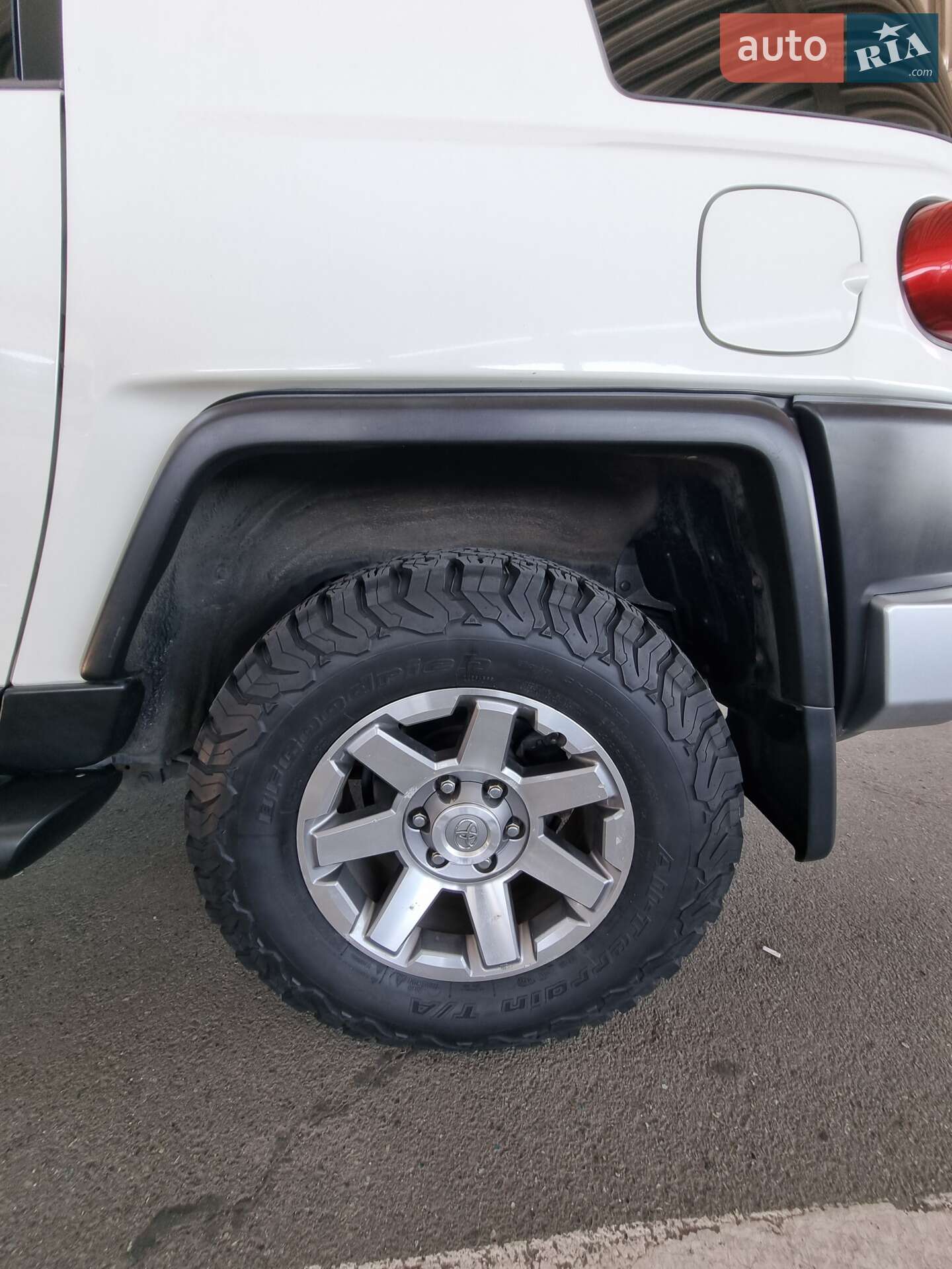 Toyota FJ Cruiser 2013 VIN JTEBU4BF9EK175862 фото оголошення 10 з 15