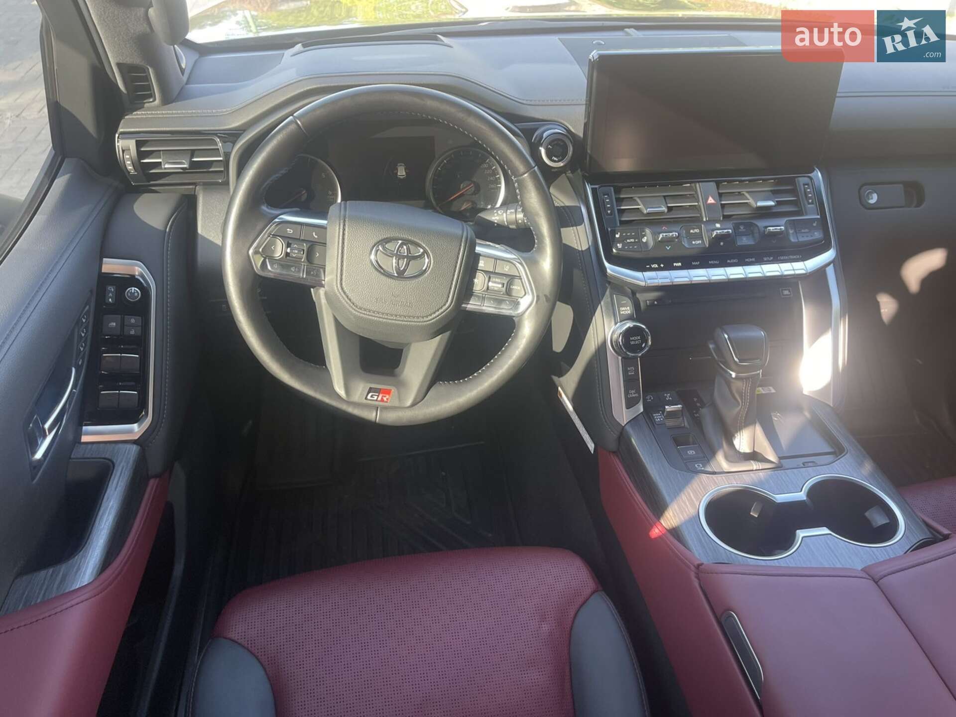 Toyota Land Cruiser 2022 VIN JTMAAABJ204014603 фото оголошення 12 з 17