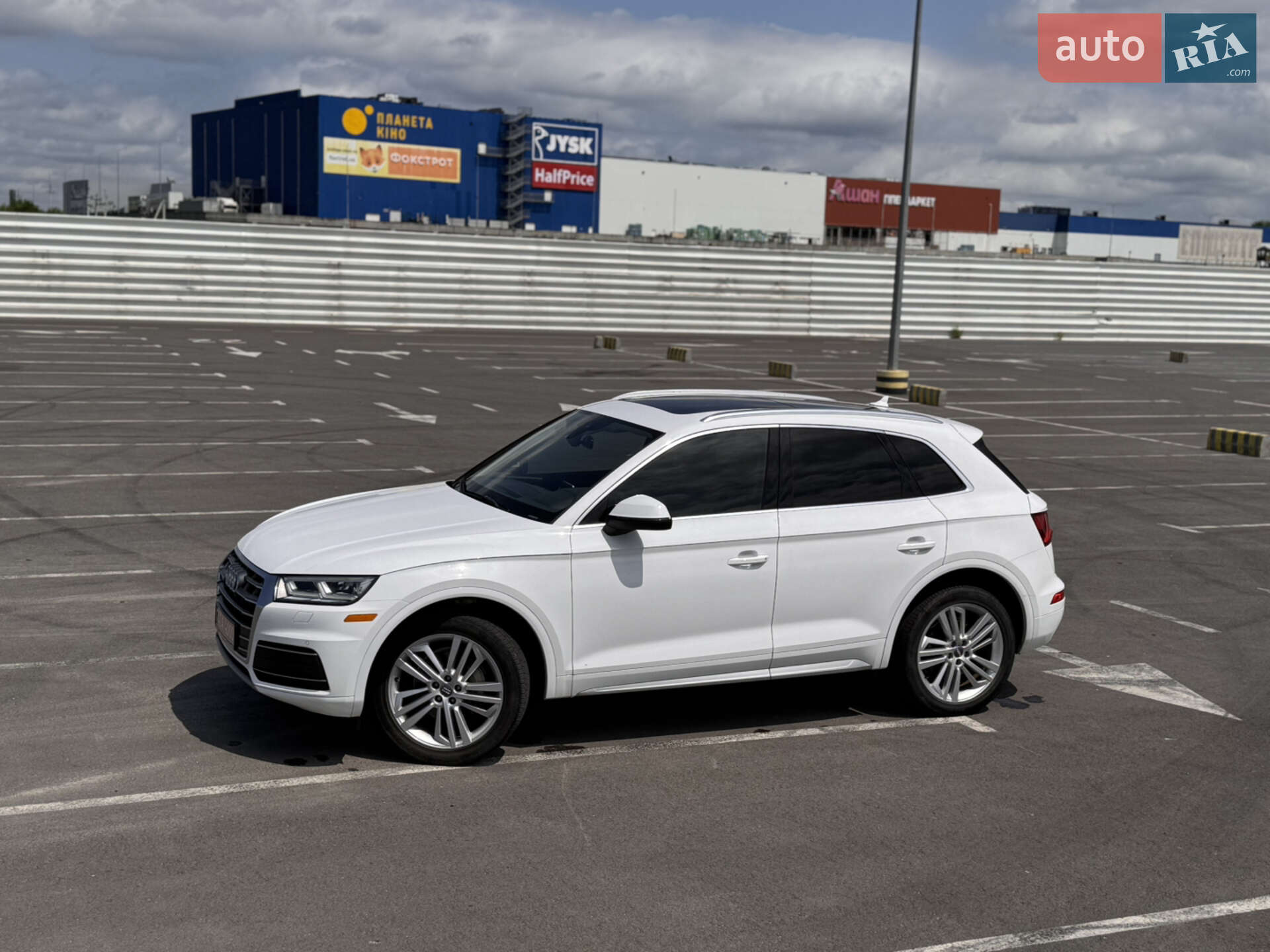 Audi Q5 2017 VIN WA1BNAFY8J2015021 фото оголошення 11 з 36