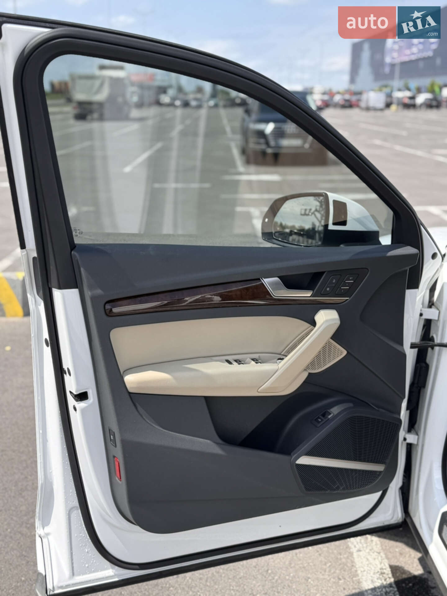 Audi Q5 2017 VIN WA1BNAFY8J2015021 фото оголошення 17 з 36