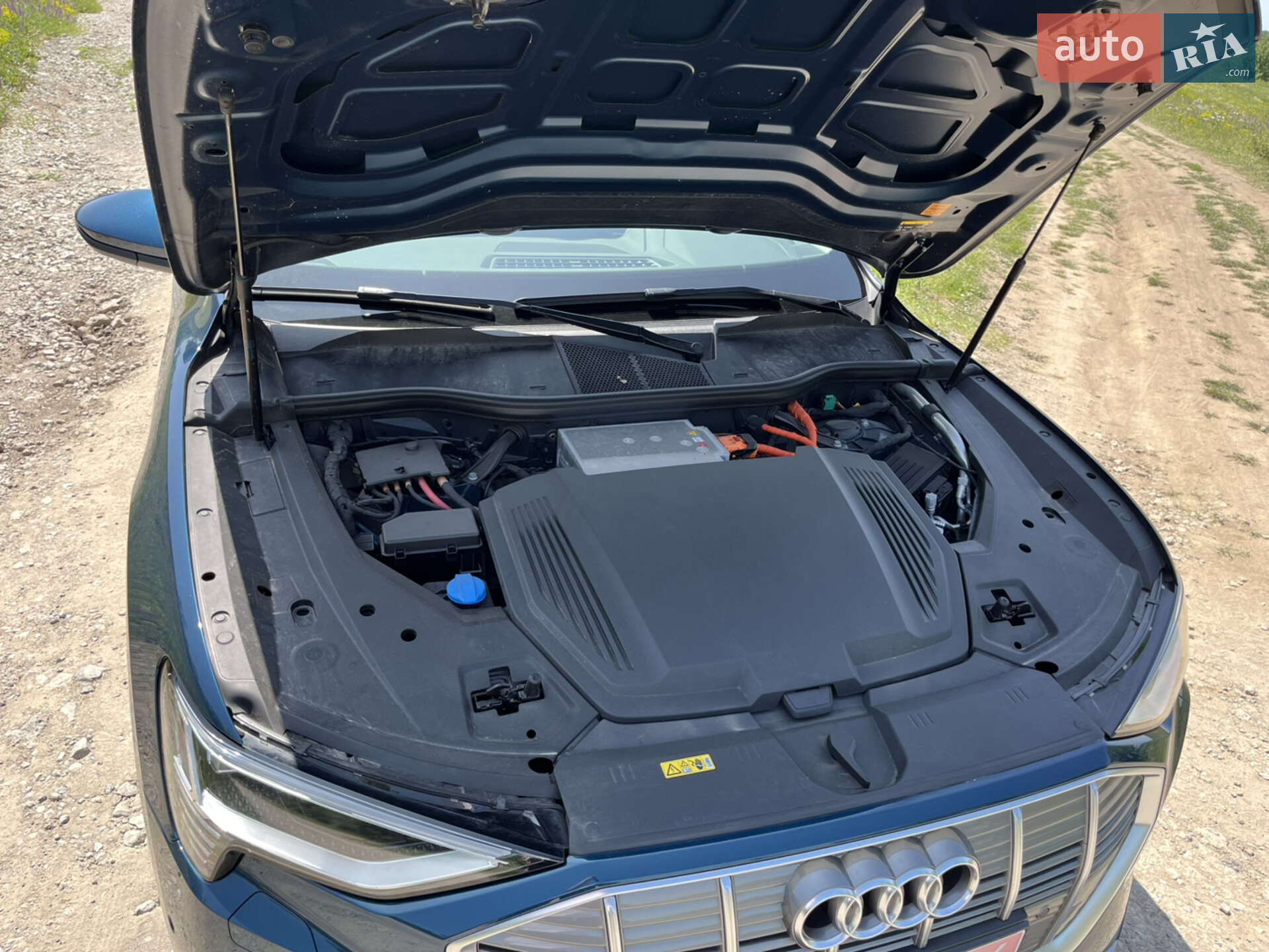 Audi e-tron 2019 VIN WAUZZZGE5LB016512 фото оголошення 46 з 130