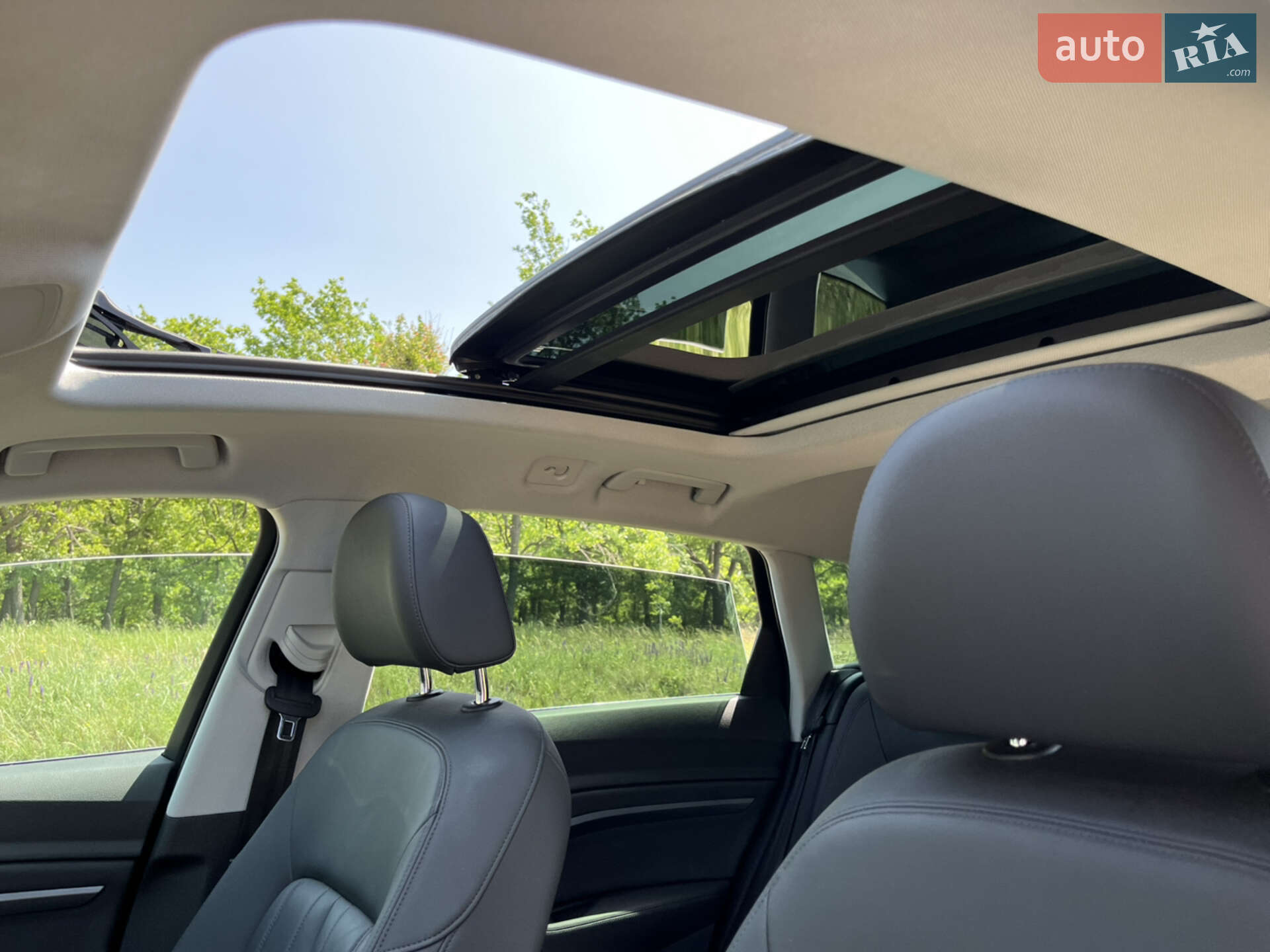 Audi e-tron 2019 VIN WAUZZZGE5LB016512 фото оголошення 4 з 130