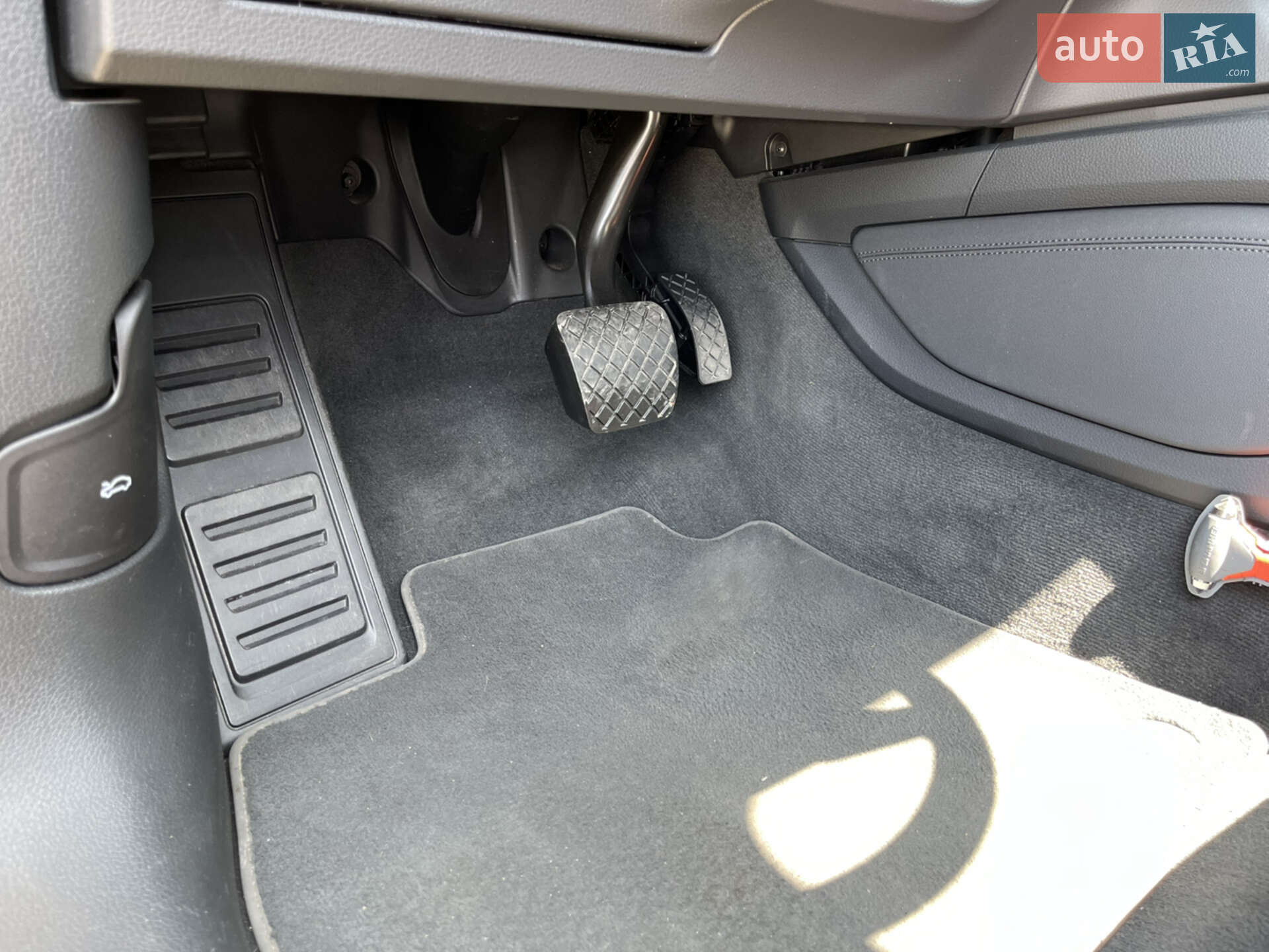 Audi e-tron 2019 VIN WAUZZZGE5LB016512 фото оголошення 45 з 130