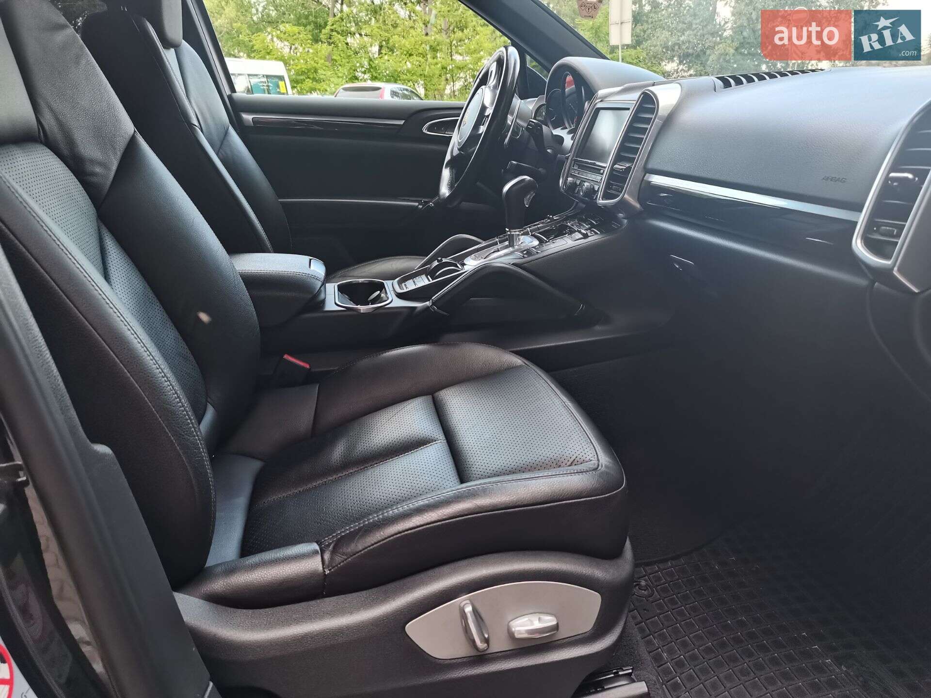 Porsche Cayenne 2014 VIN WP1ZZZ92ZELA42184 фото оголошення 29 з 40
