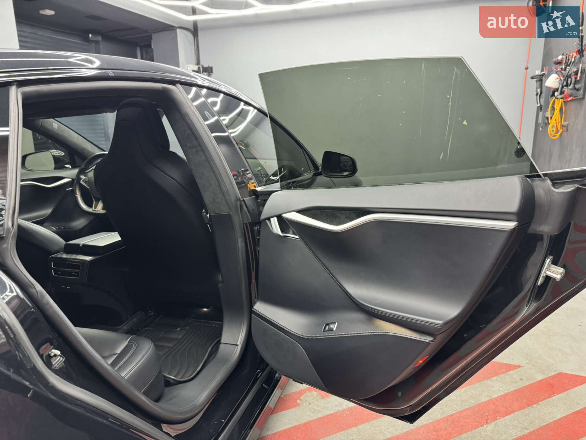 Tesla Model S 2017 VIN 5YJSA1E43HF219247 фото оголошення 18 з 28
