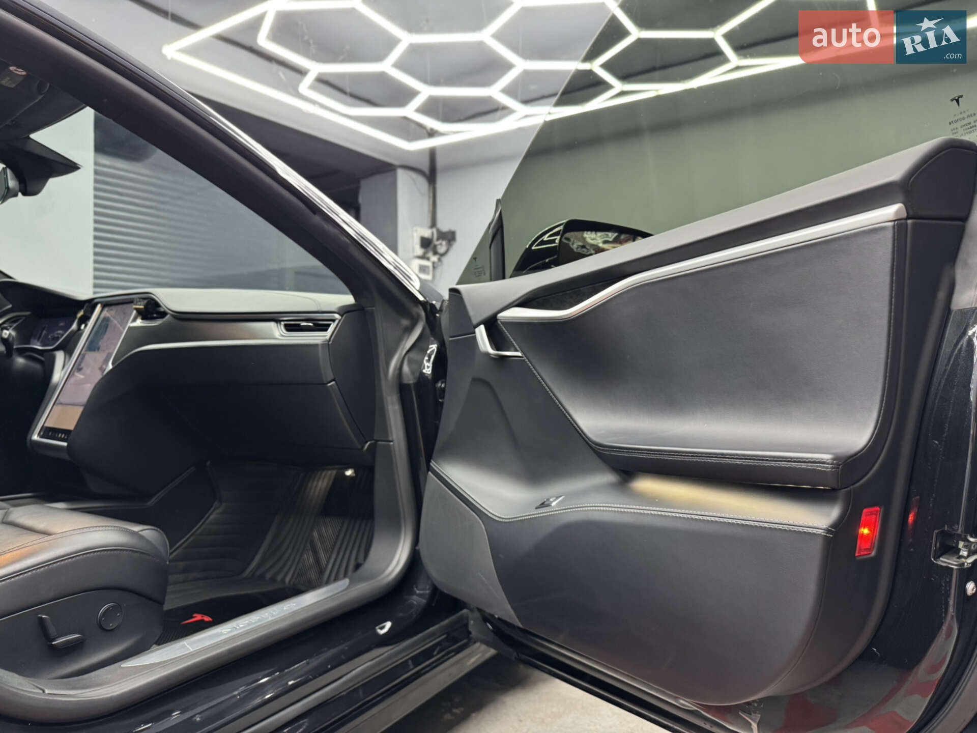 Tesla Model S 2017 VIN 5YJSA1E43HF219247 фото оголошення 20 з 28