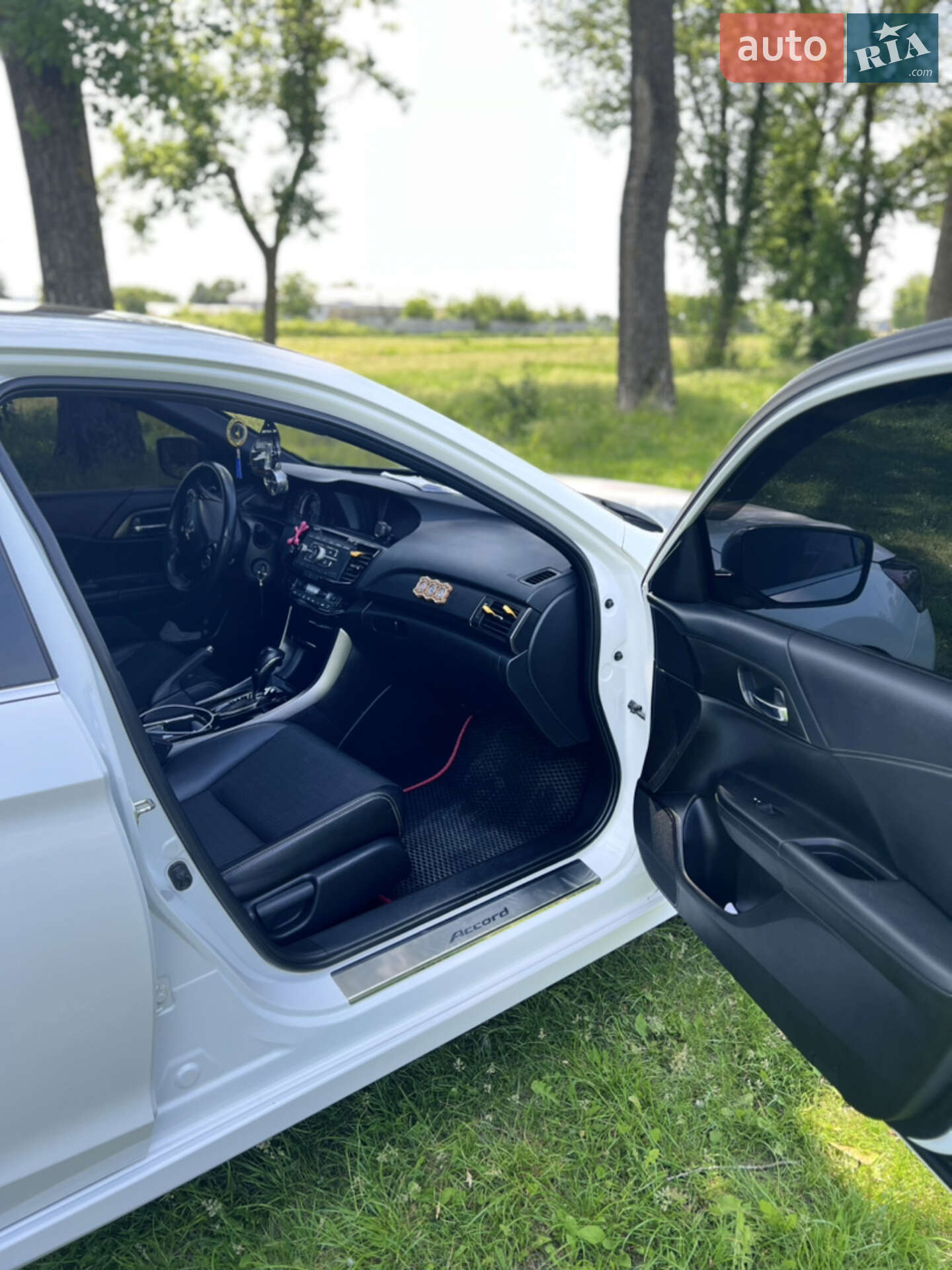 Honda Accord 2016 VIN 1HGCR2F58GA239741 фото оголошення 2 з 43