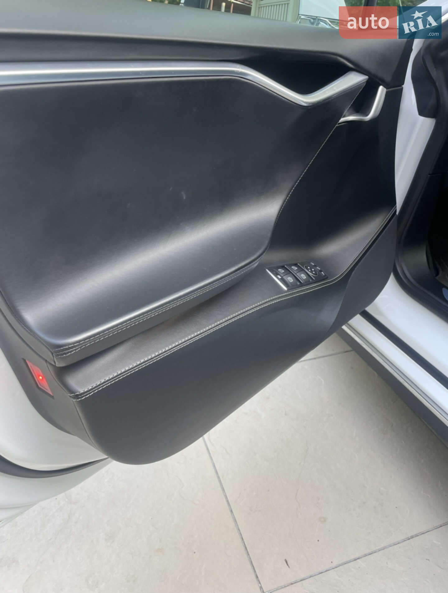 Tesla Model S 2016 VIN 5YJSA7E20GF126850 фото оголошення 17 з 27